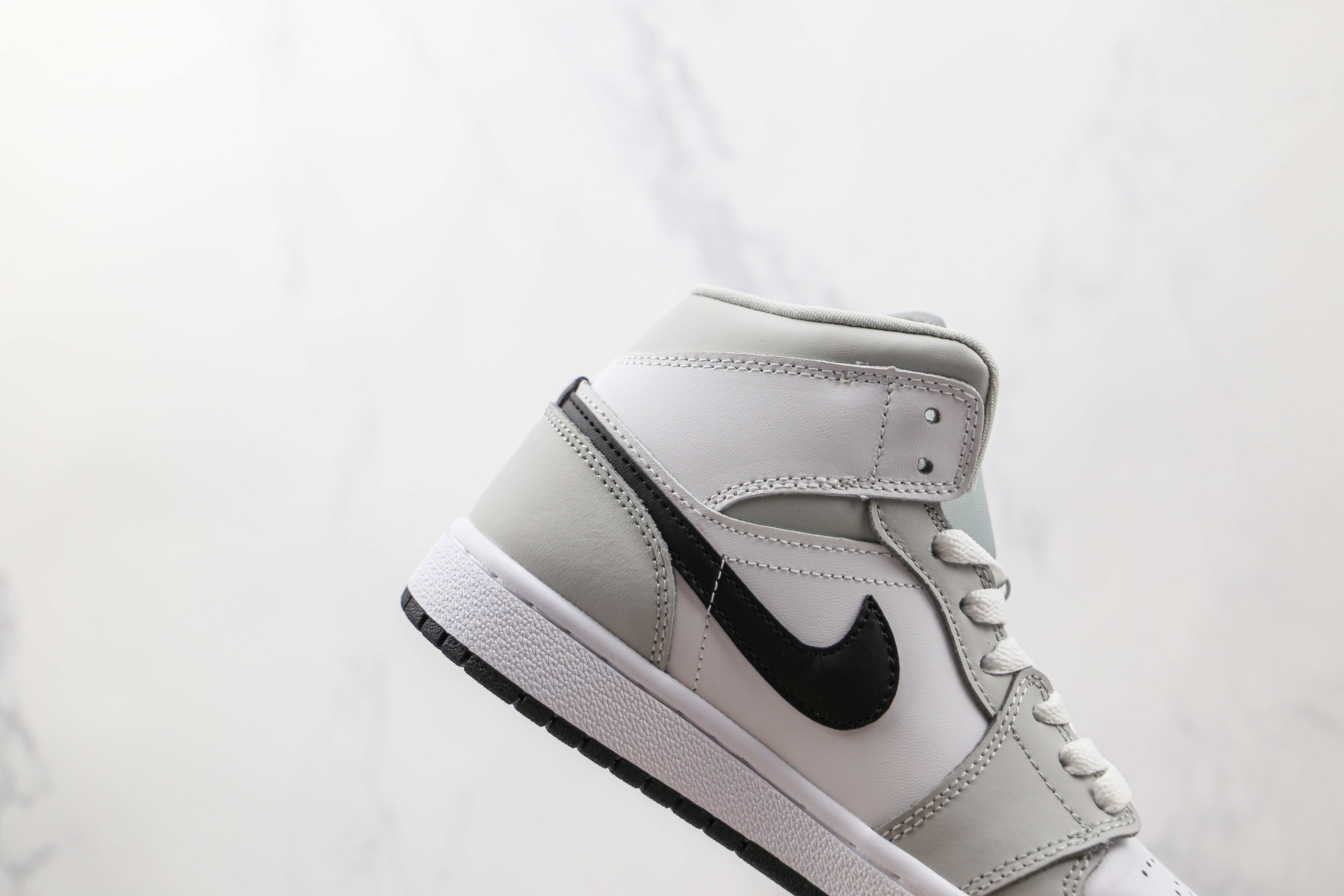 Air Jordan 1 Mid Grey Fog