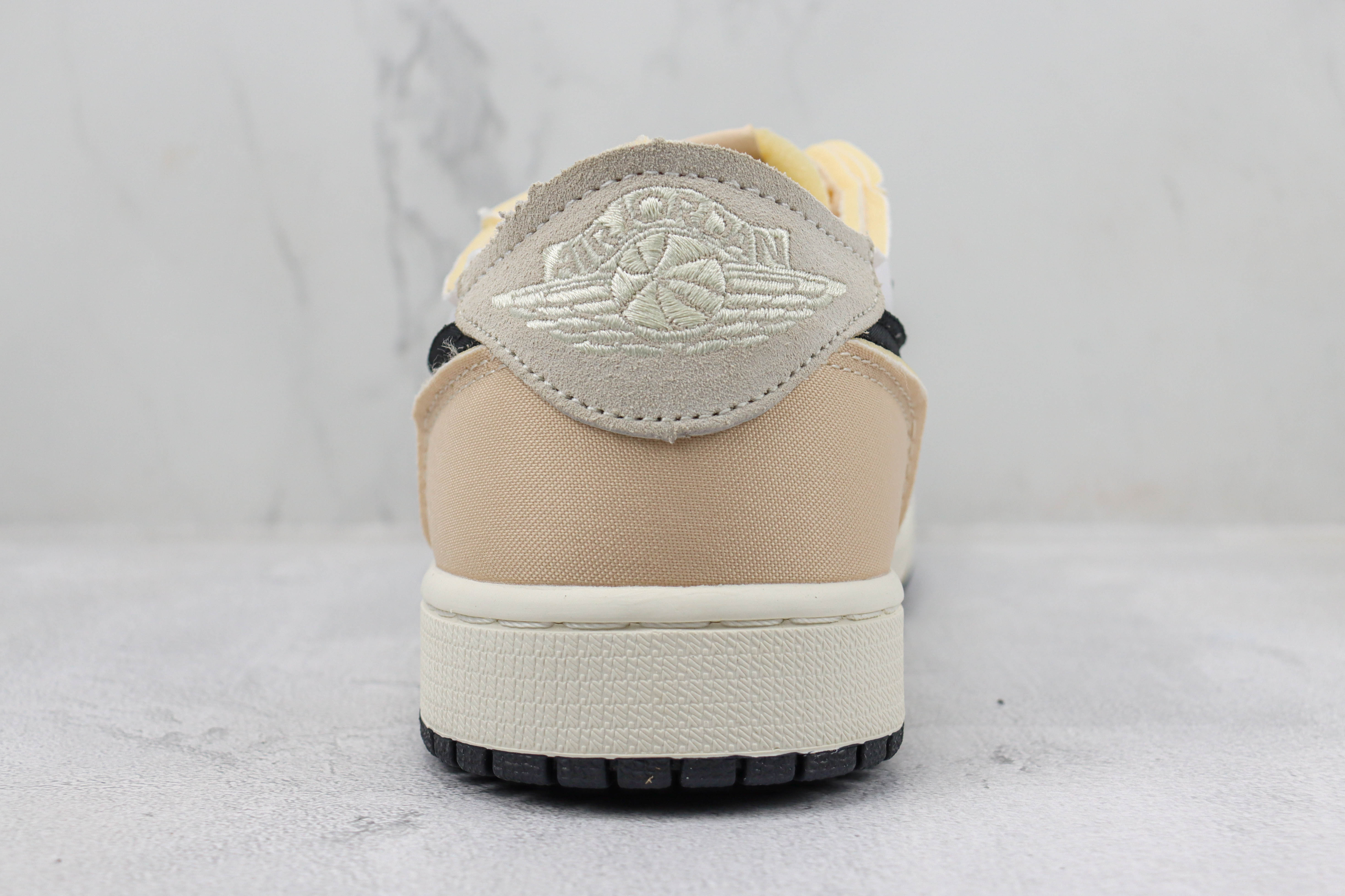 Air Jordan 1 Low Rice Gray Sponge