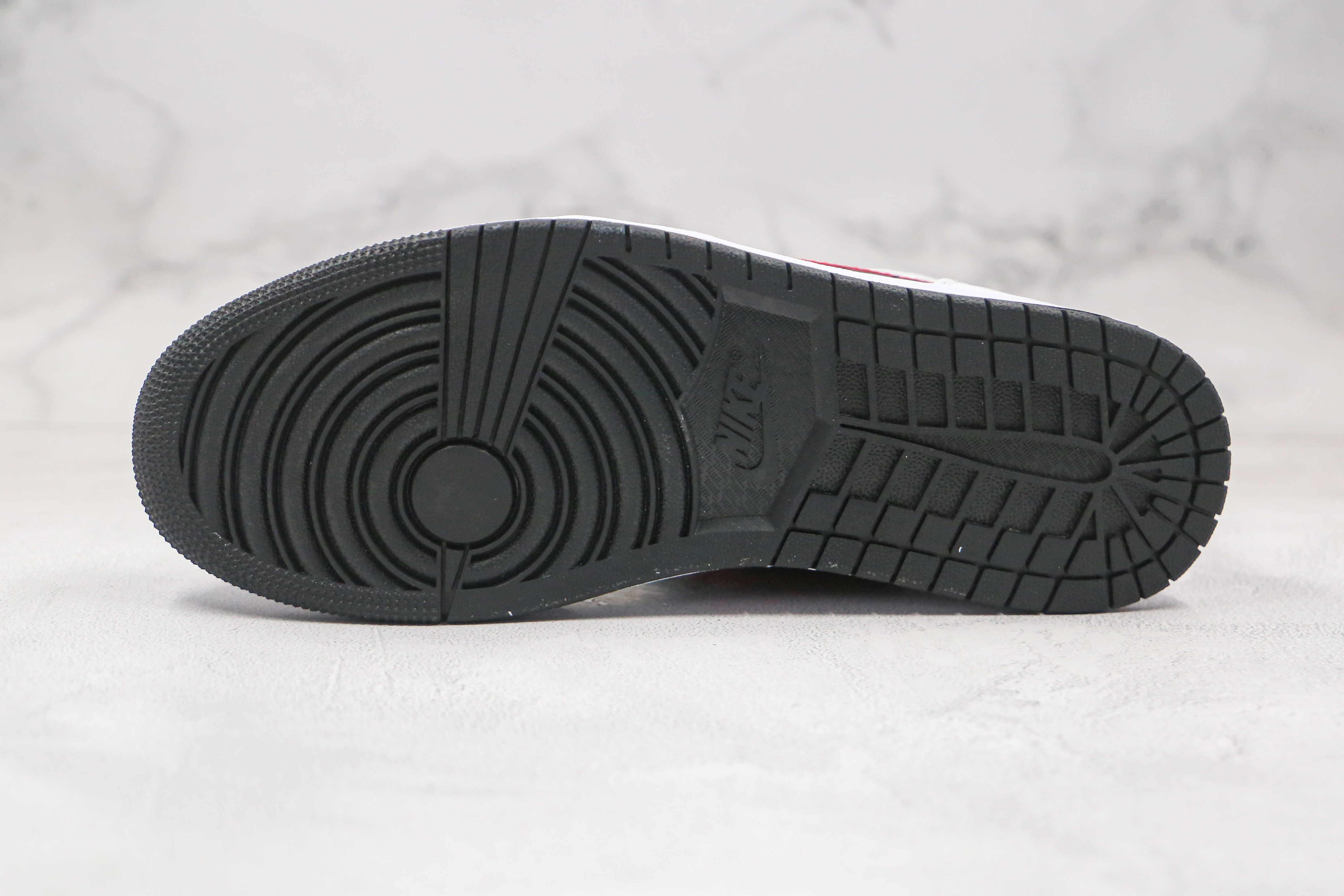 Air Jordan 1 Mid Chile Red