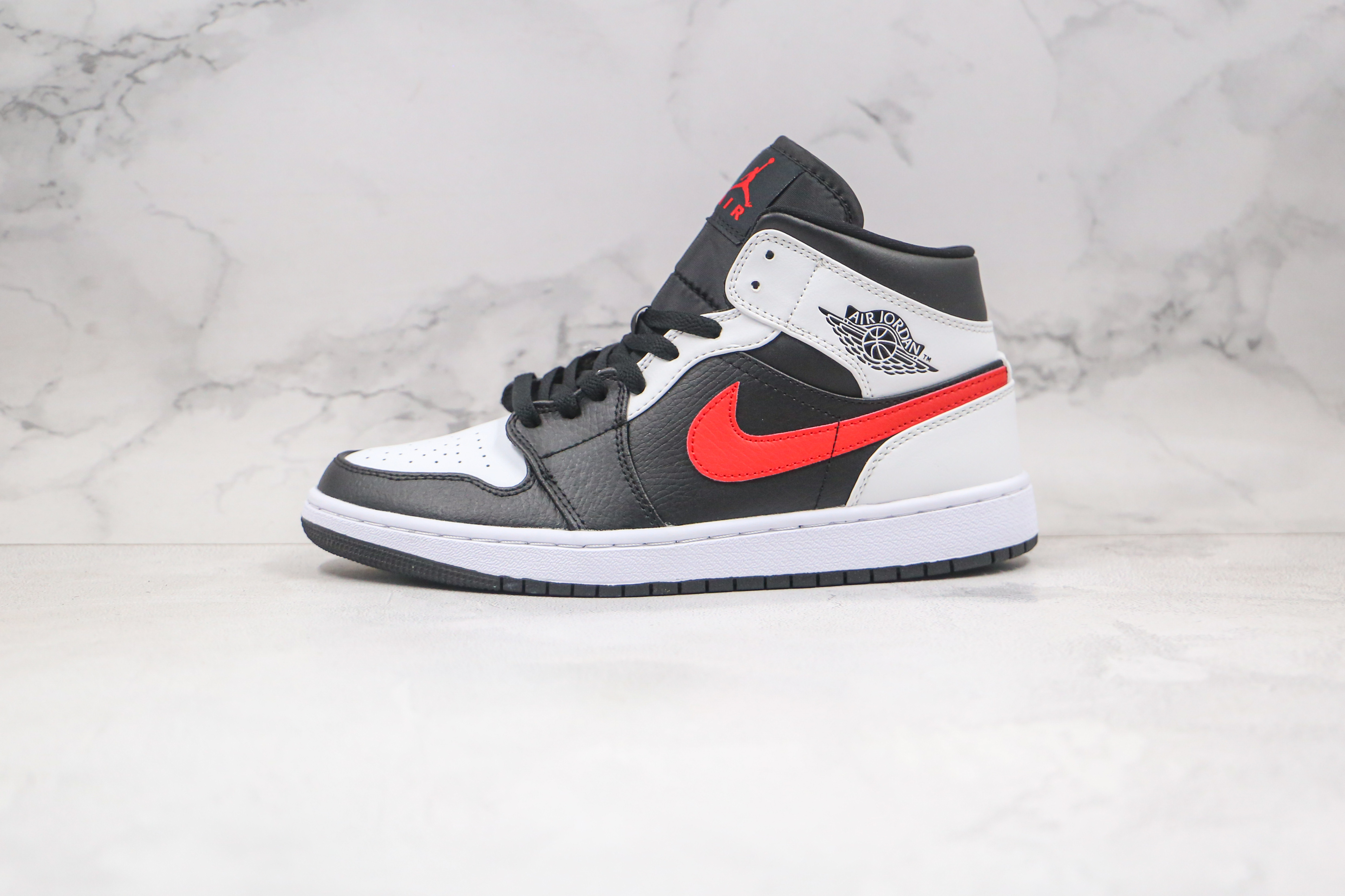 Air Jordan 1 Mid Chile Red