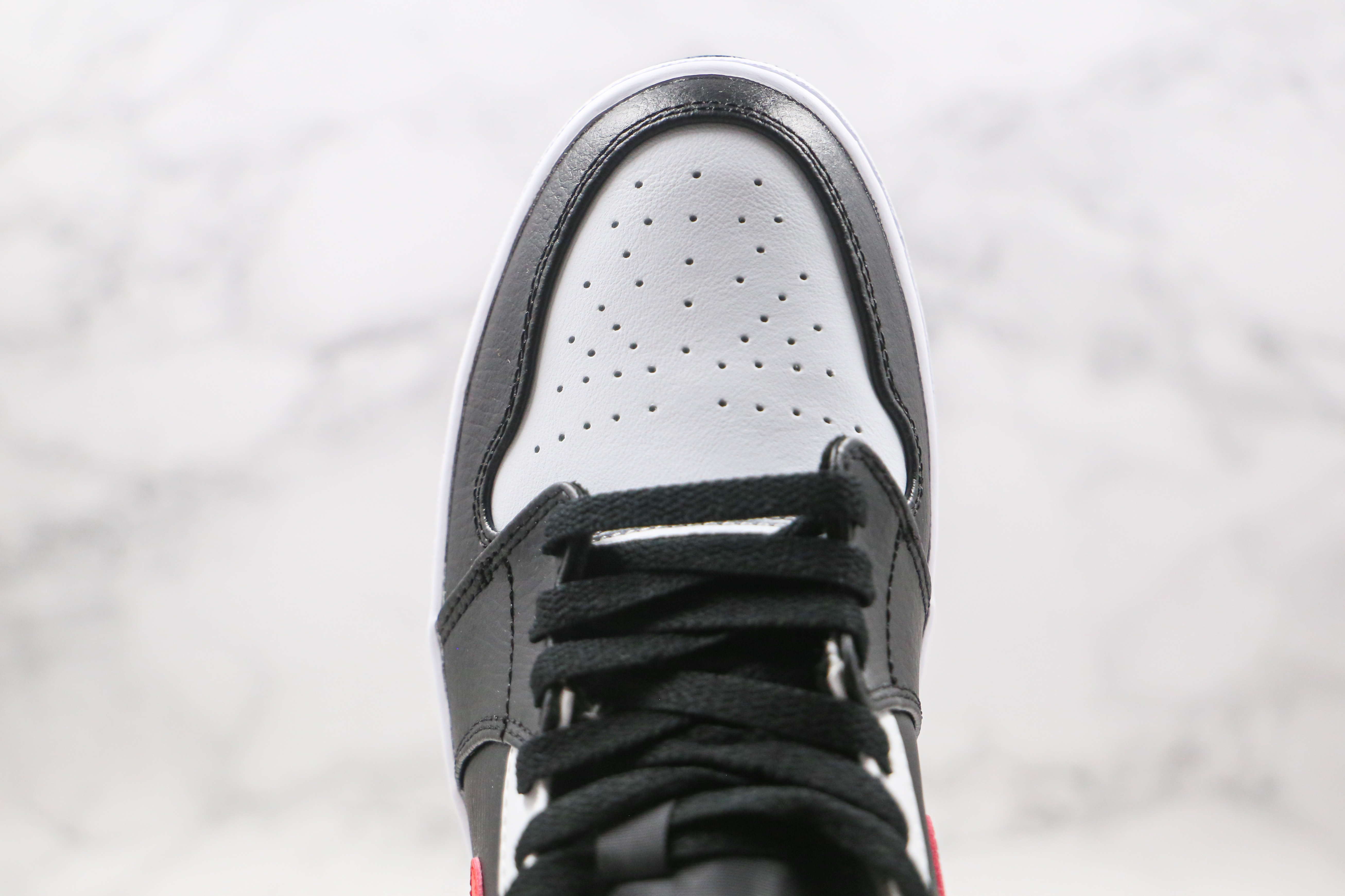 Air Jordan 1 Mid Chile Red