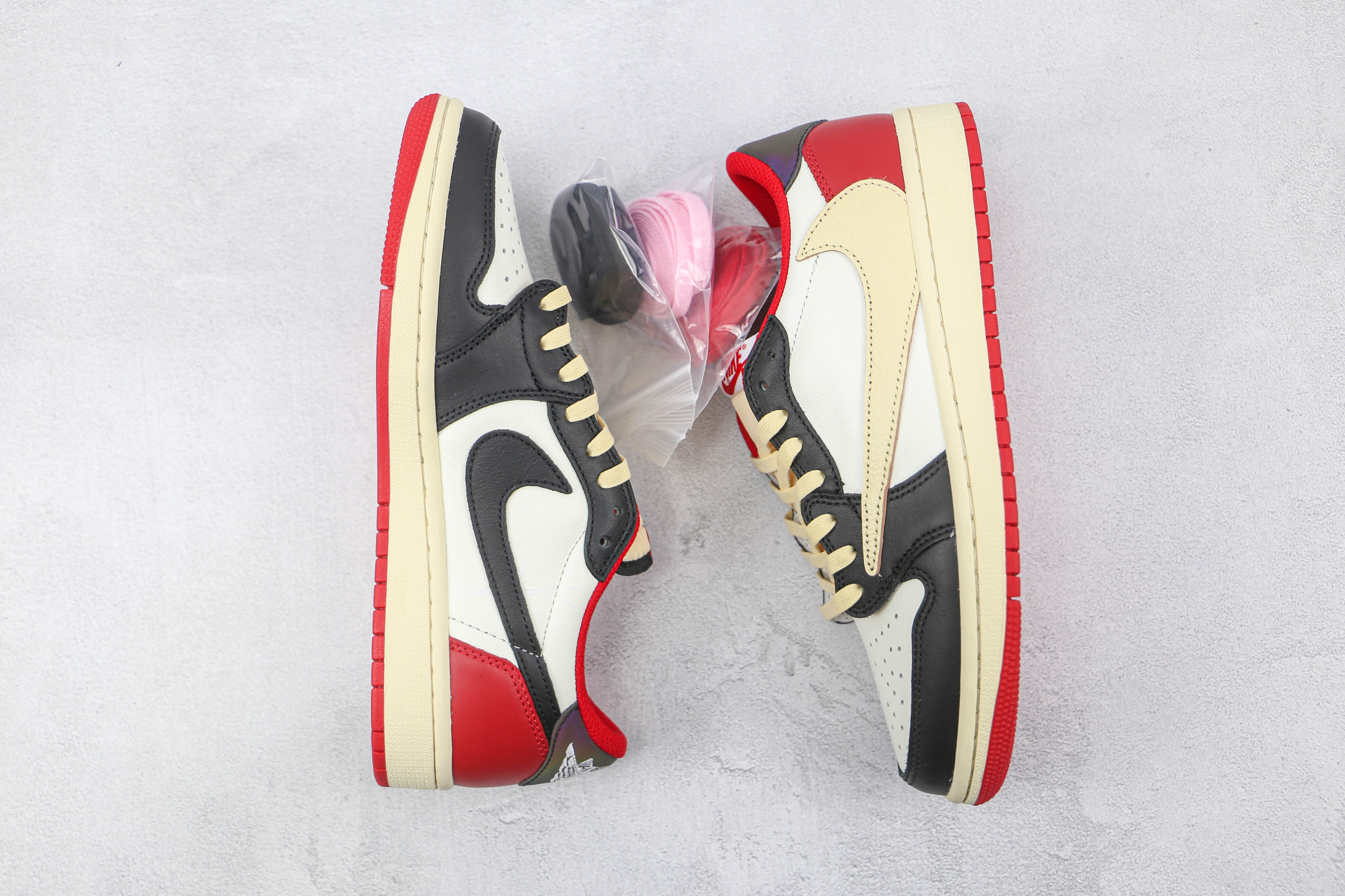 Travis Scott x Air Jordan 1 Low Black Red