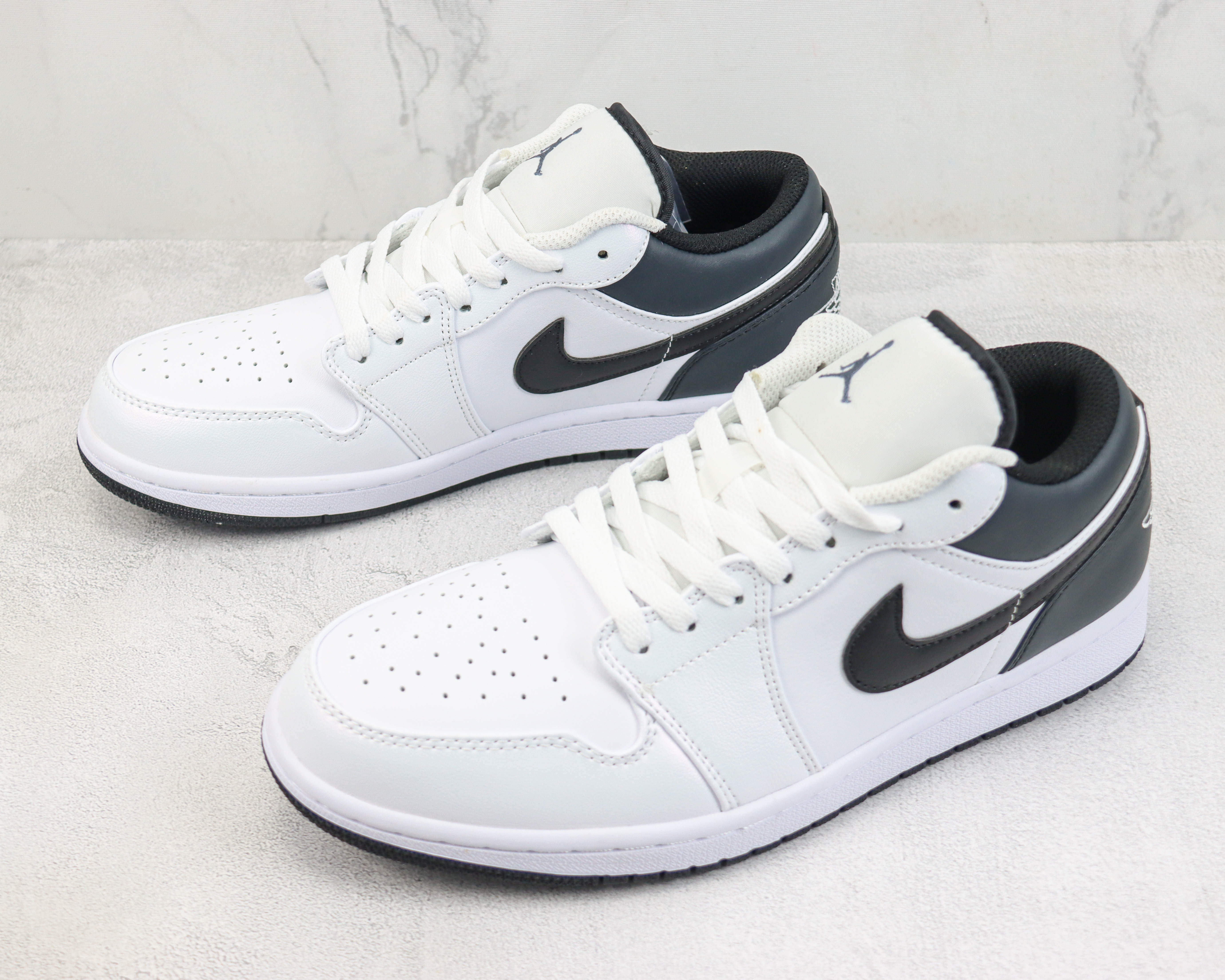 Travis Scott x Air Jordan 1 Low White Black