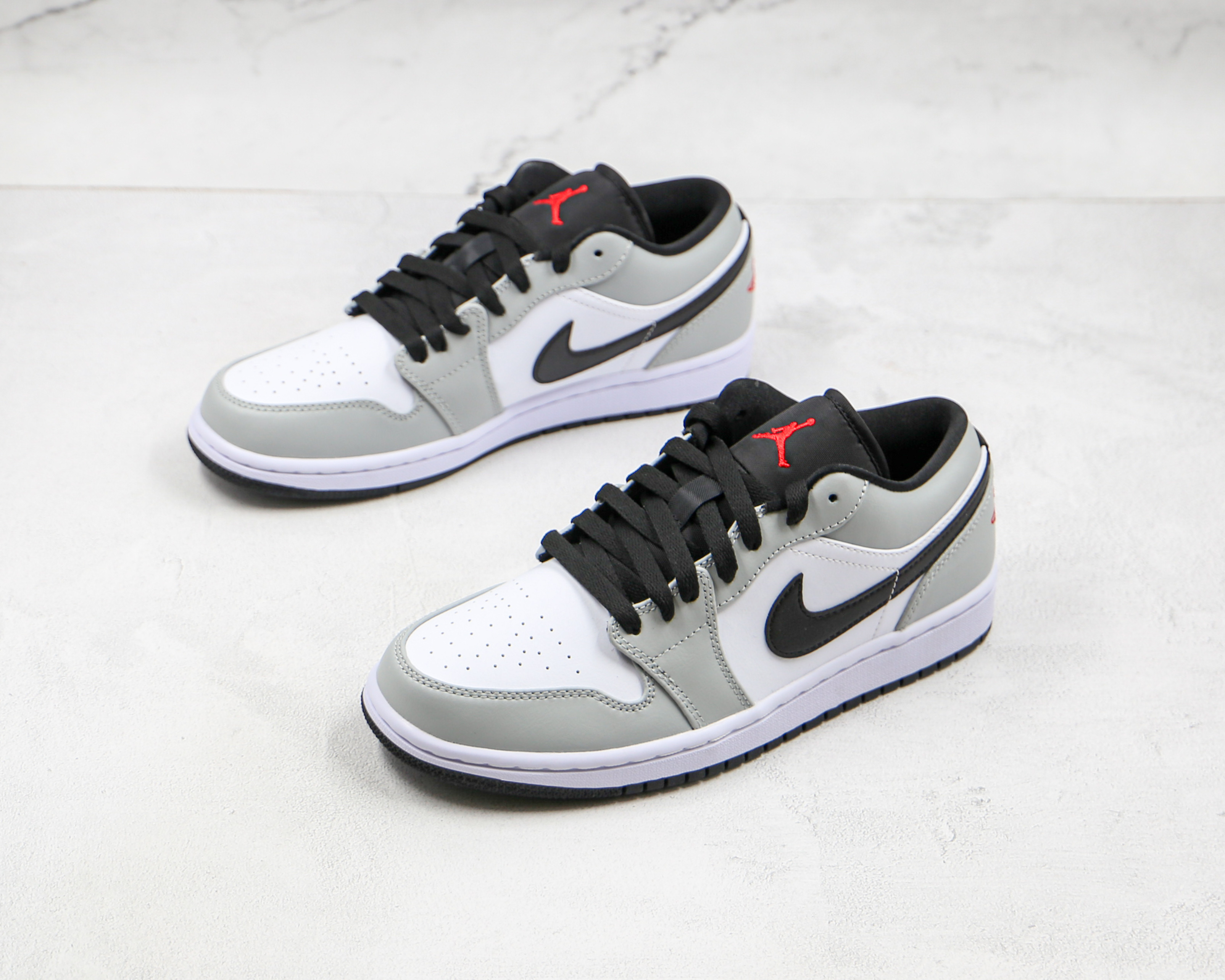 Air Jordan 1 Low Light Smoke Grey