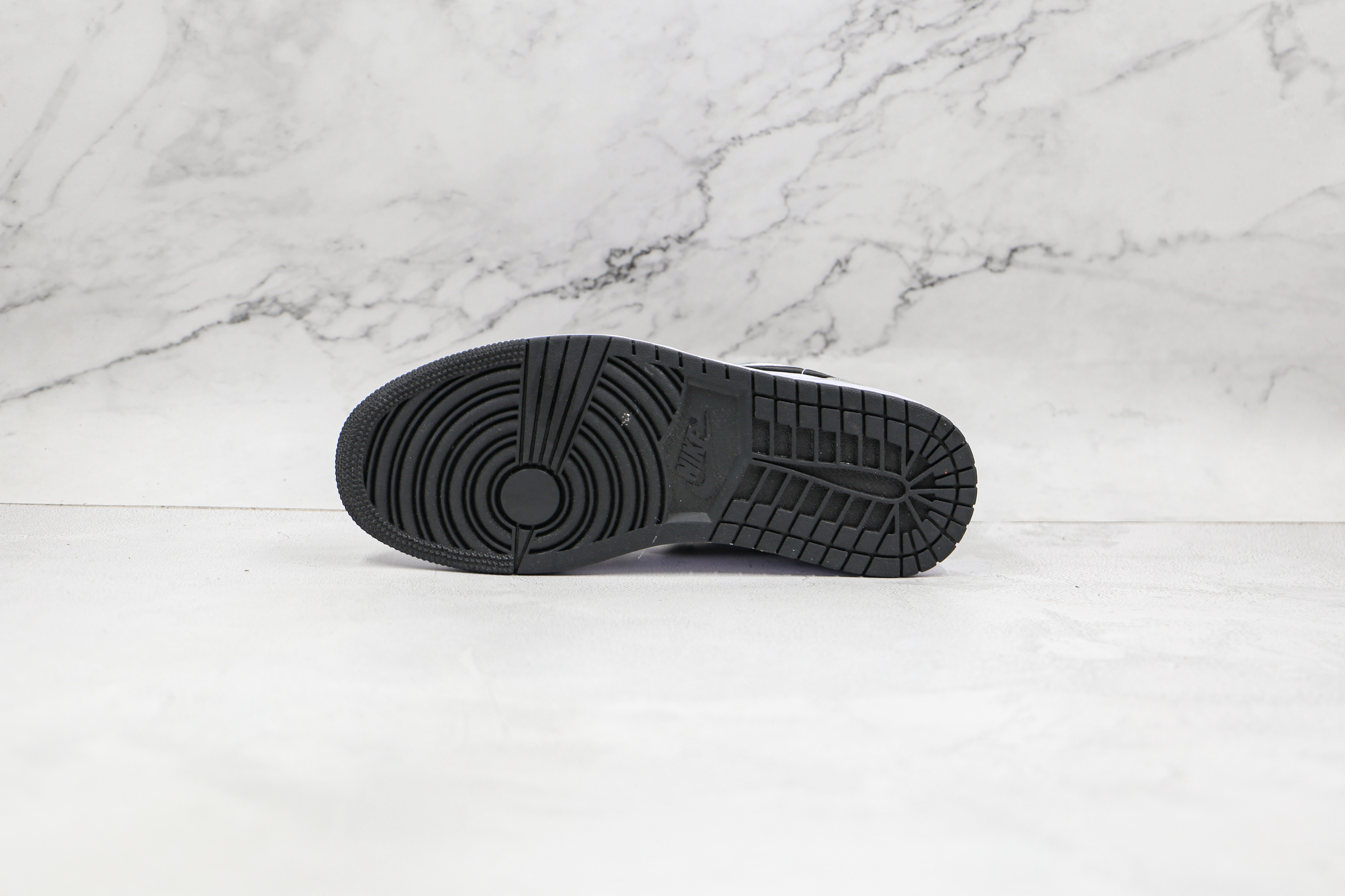 Air Jordan 1 Low Light Smoke Grey