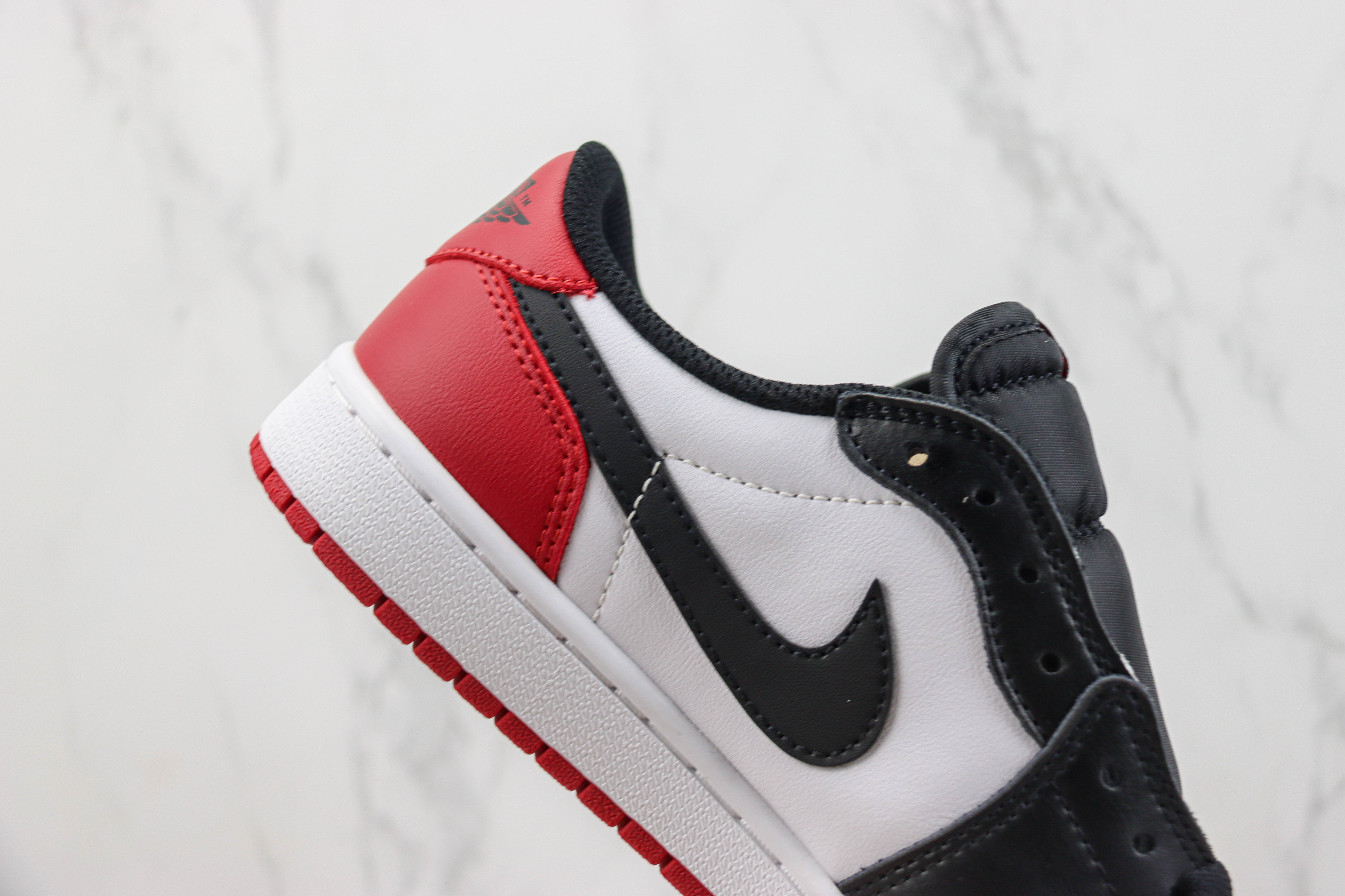 Air Jordan 1 Low OG “Black Toe”Black Toe