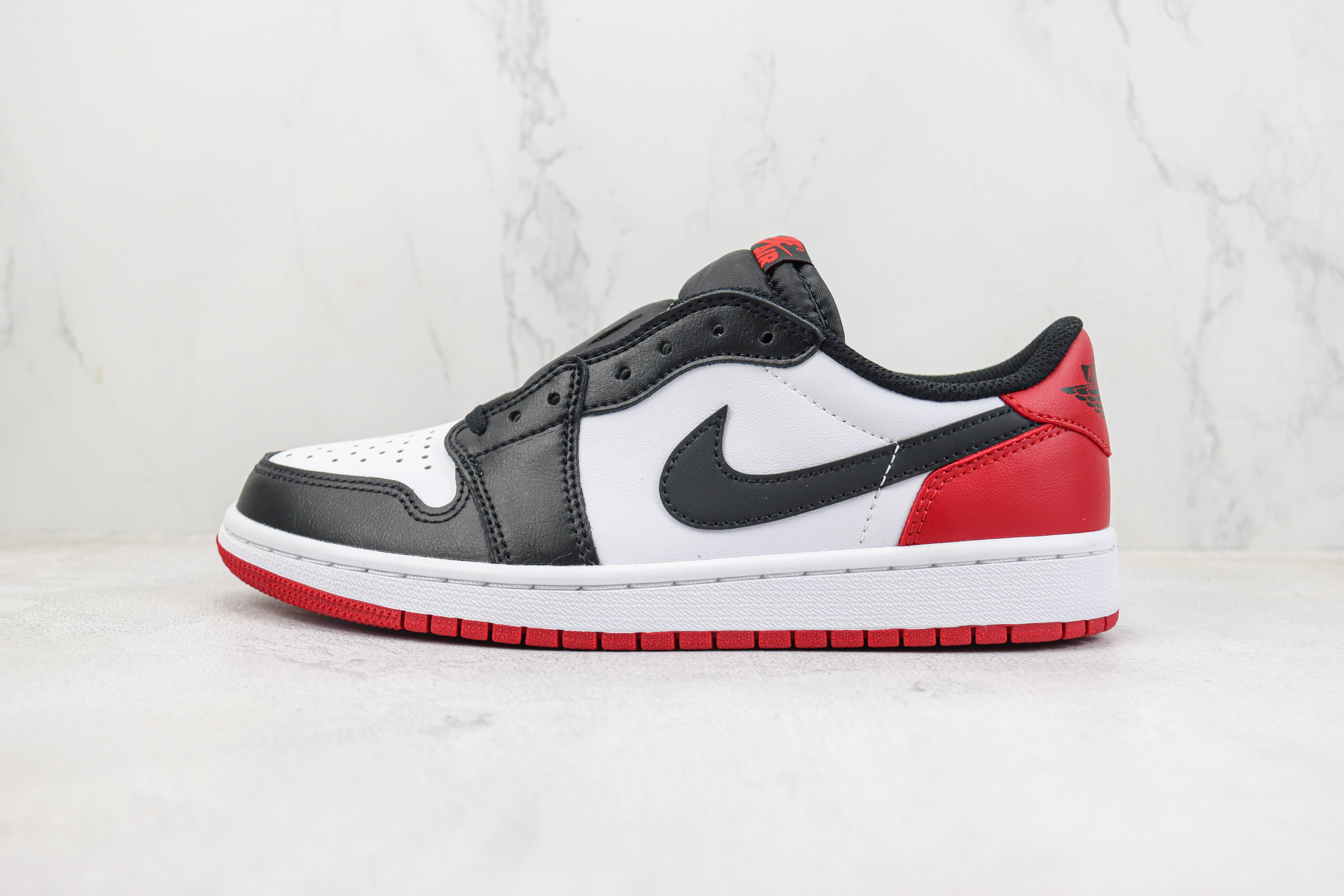 Air Jordan 1 Low OG “Black Toe”Black Toe