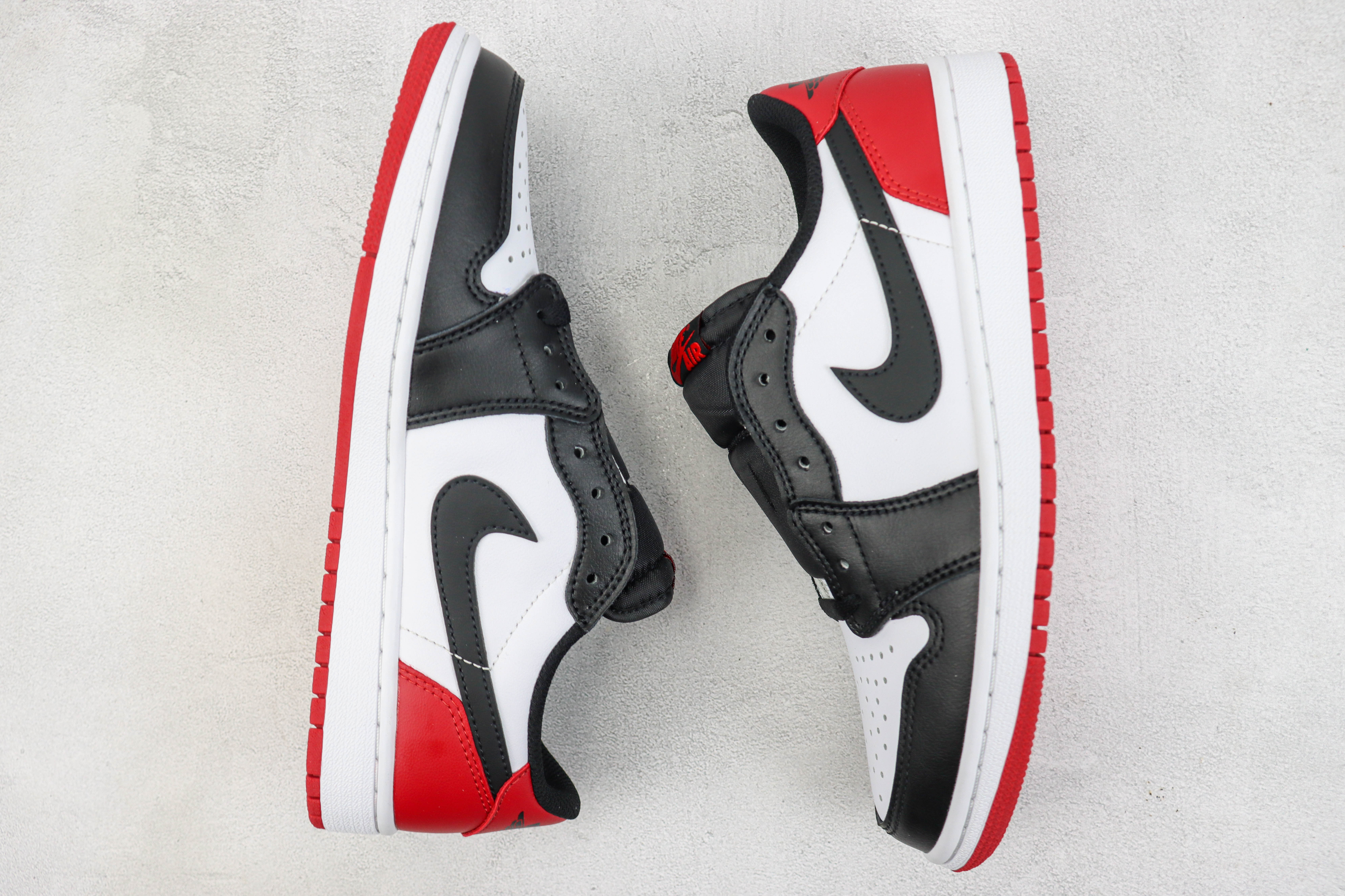 Air Jordan 1 Low OG “Black Toe”Black Toe