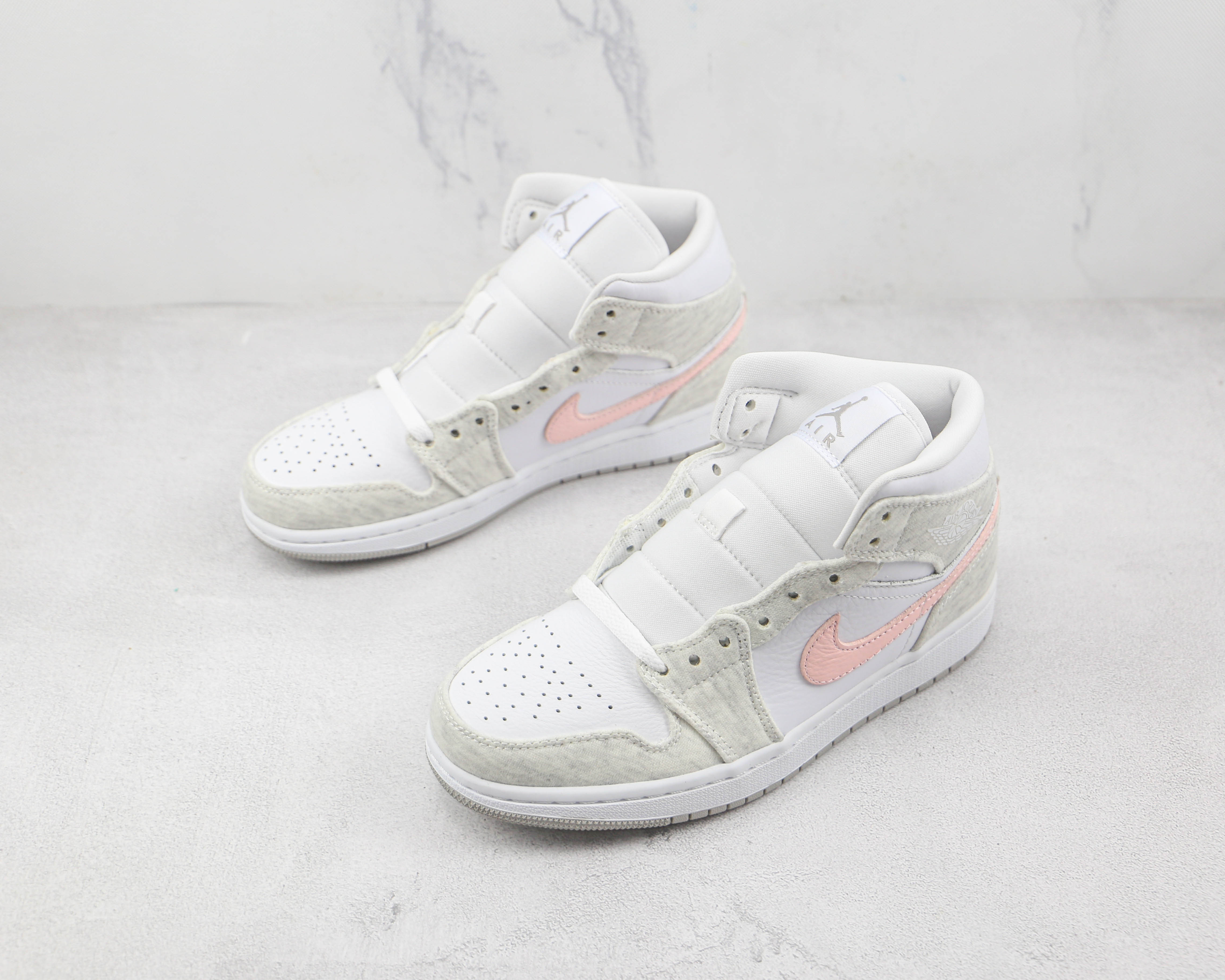 Air Jordan 1 White Ash Powder