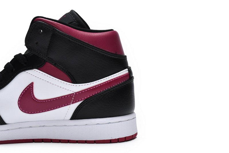 Air Jordan 1 Mid Bred Toe