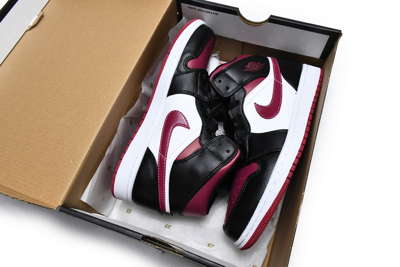 Air Jordan 1 Mid Bred Toe