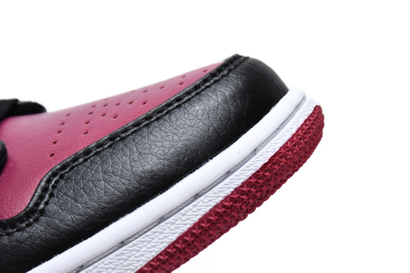 Air Jordan 1 Mid Bred Toe