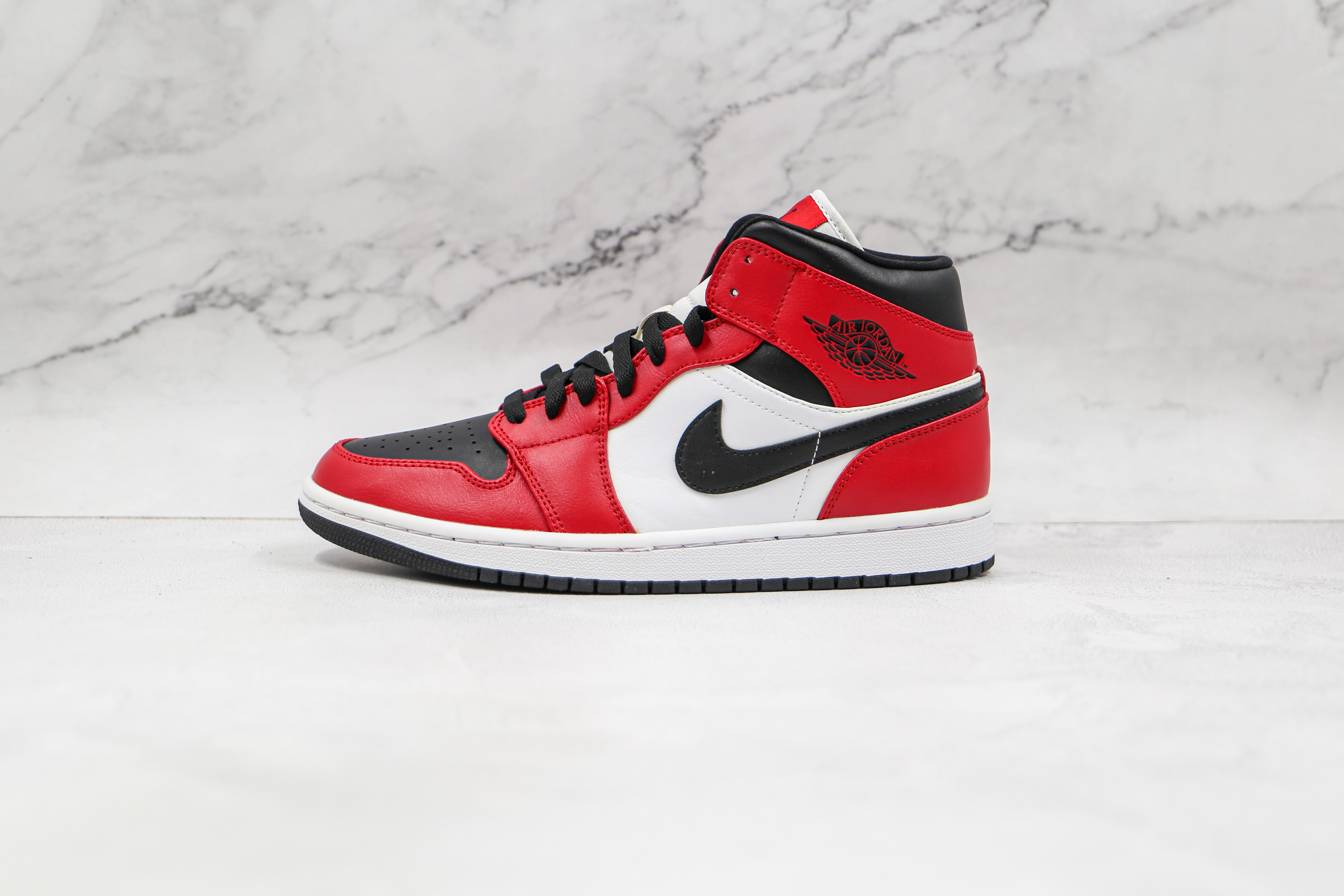 Air Jordan 1 Mid Chicago Black Toe