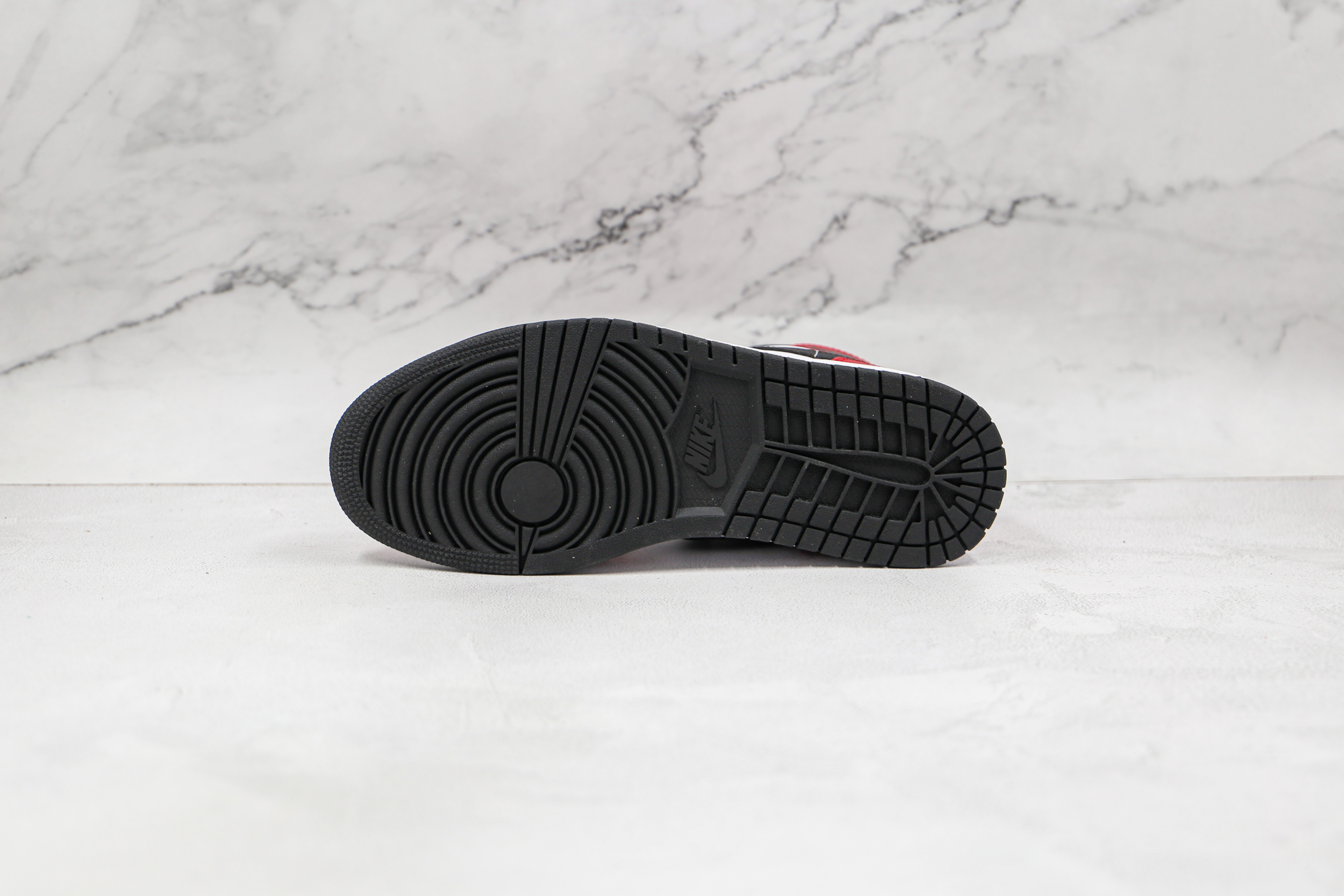 Air Jordan 1 Mid Chicago Black Toe