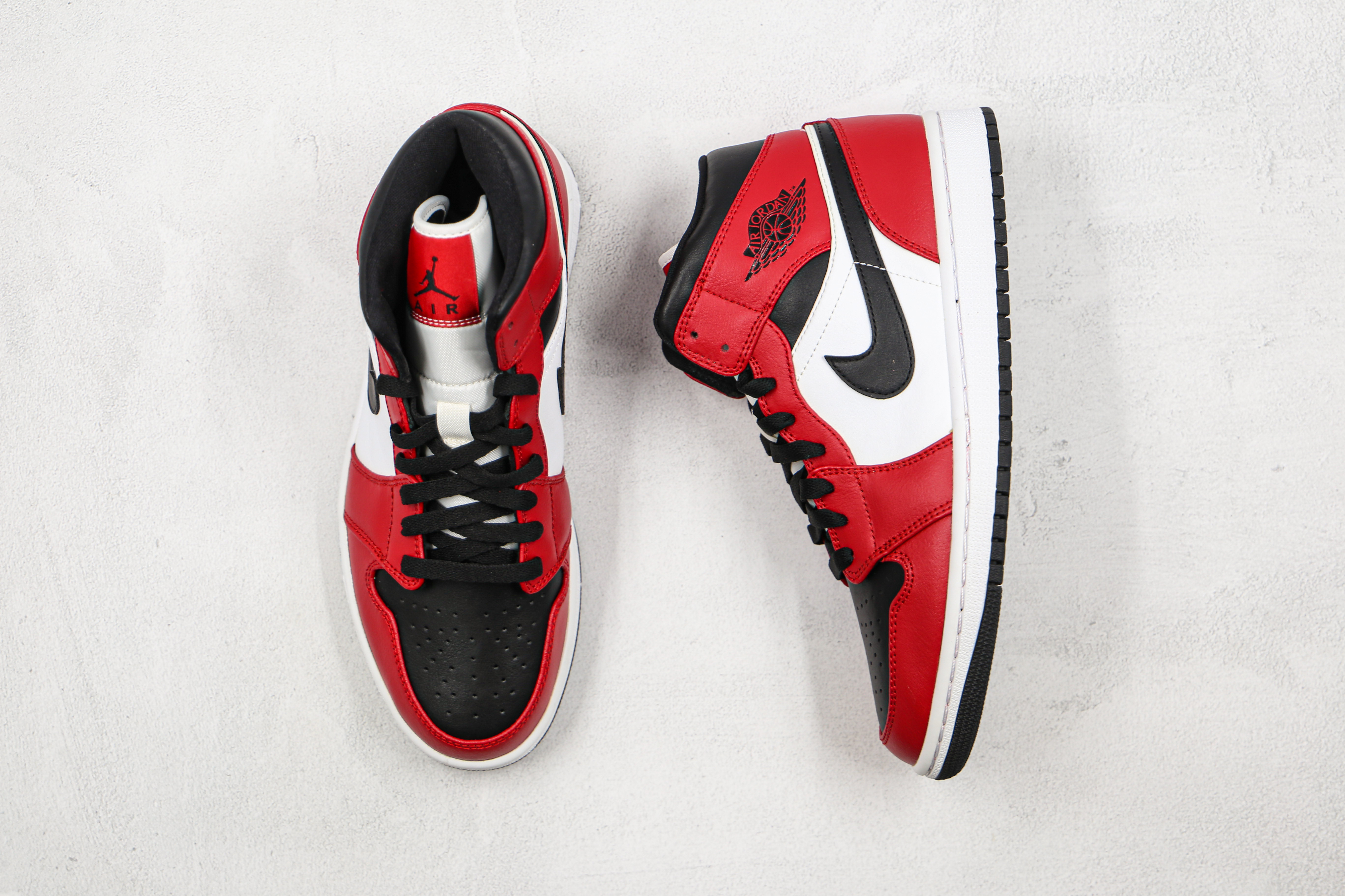 Air Jordan 1 Mid Chicago Black Toe