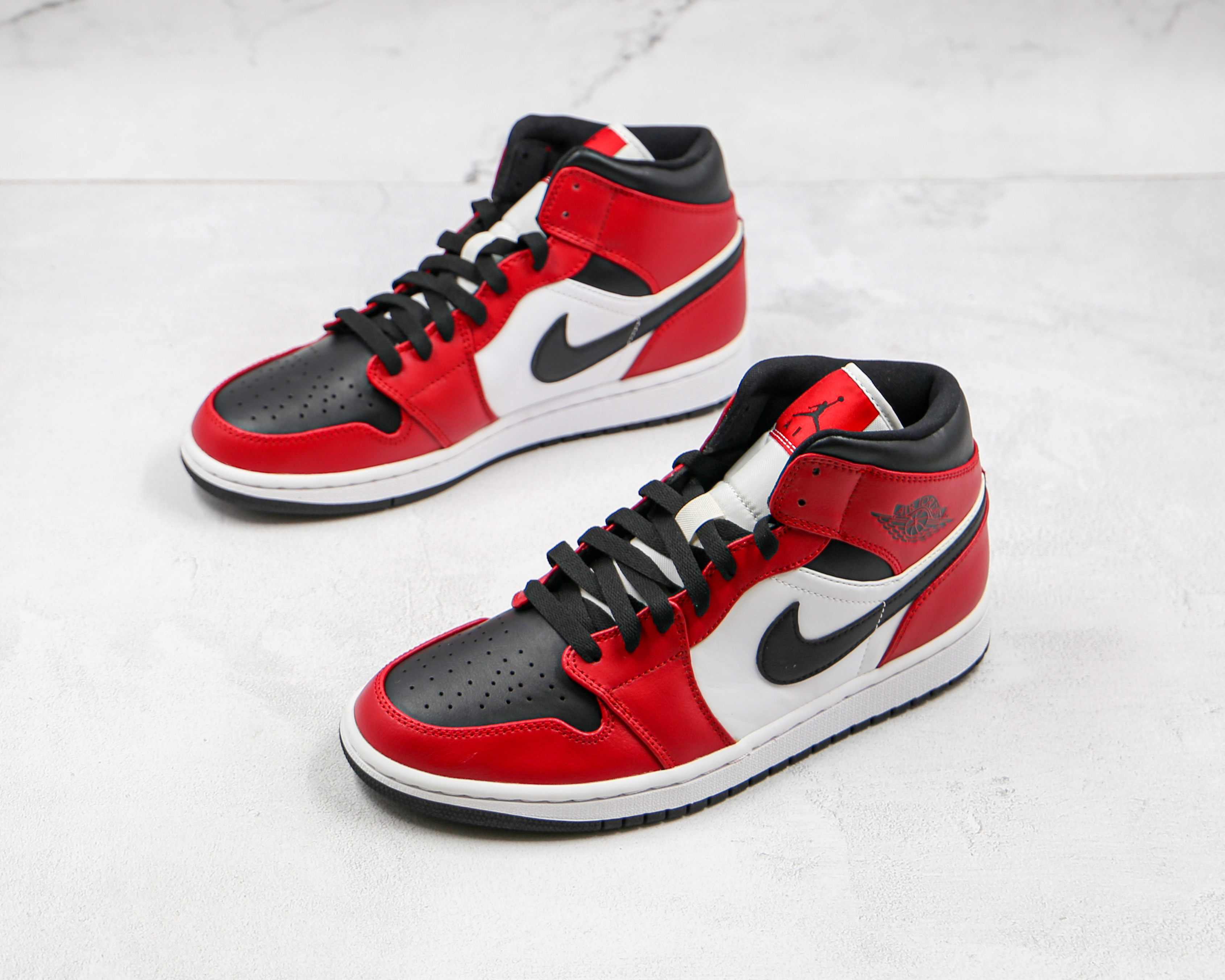 Air Jordan 1 Mid Chicago Black Toe
