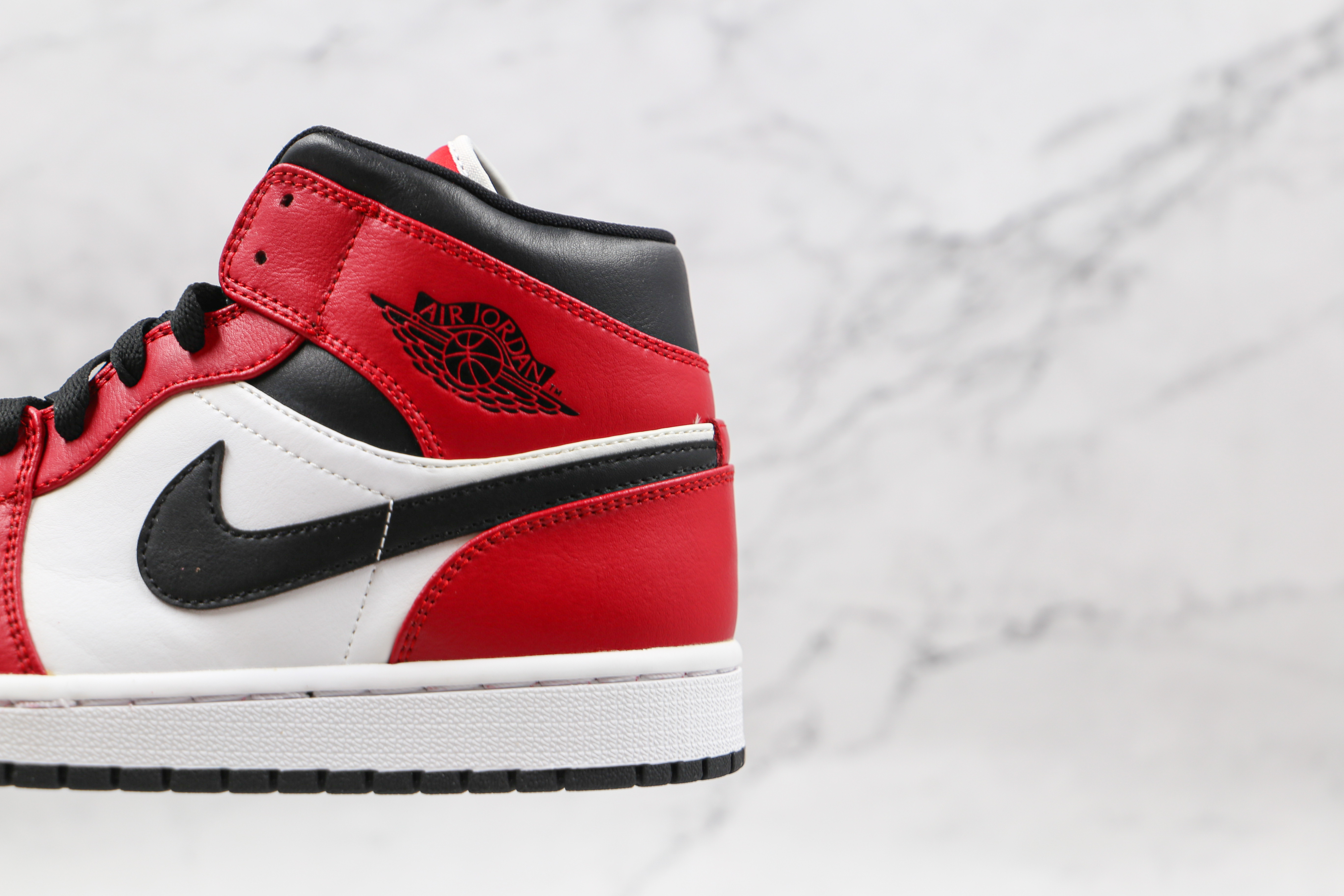 Air Jordan 1 Mid Chicago Black Toe