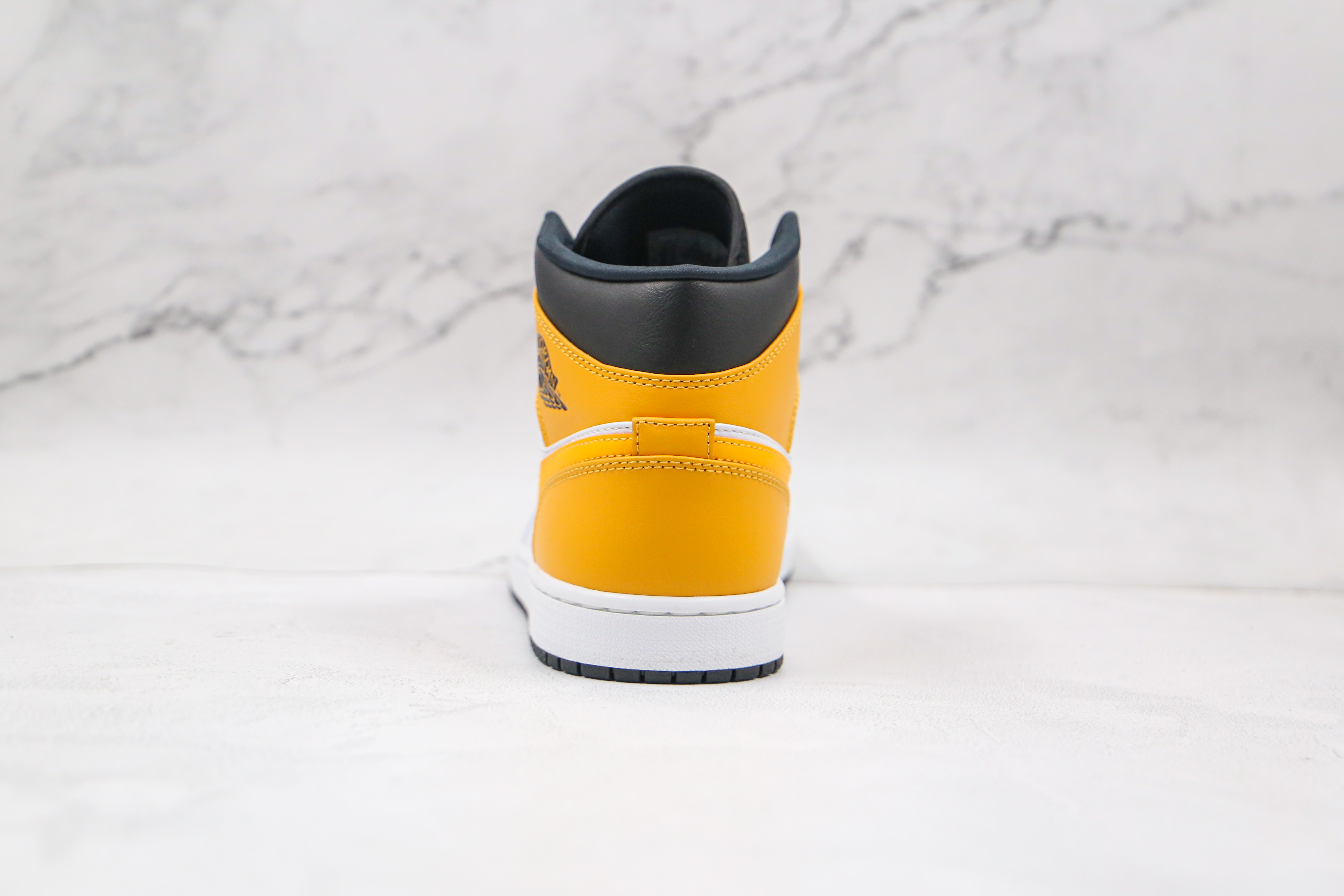 Air Jordan 1 Mid University Gold