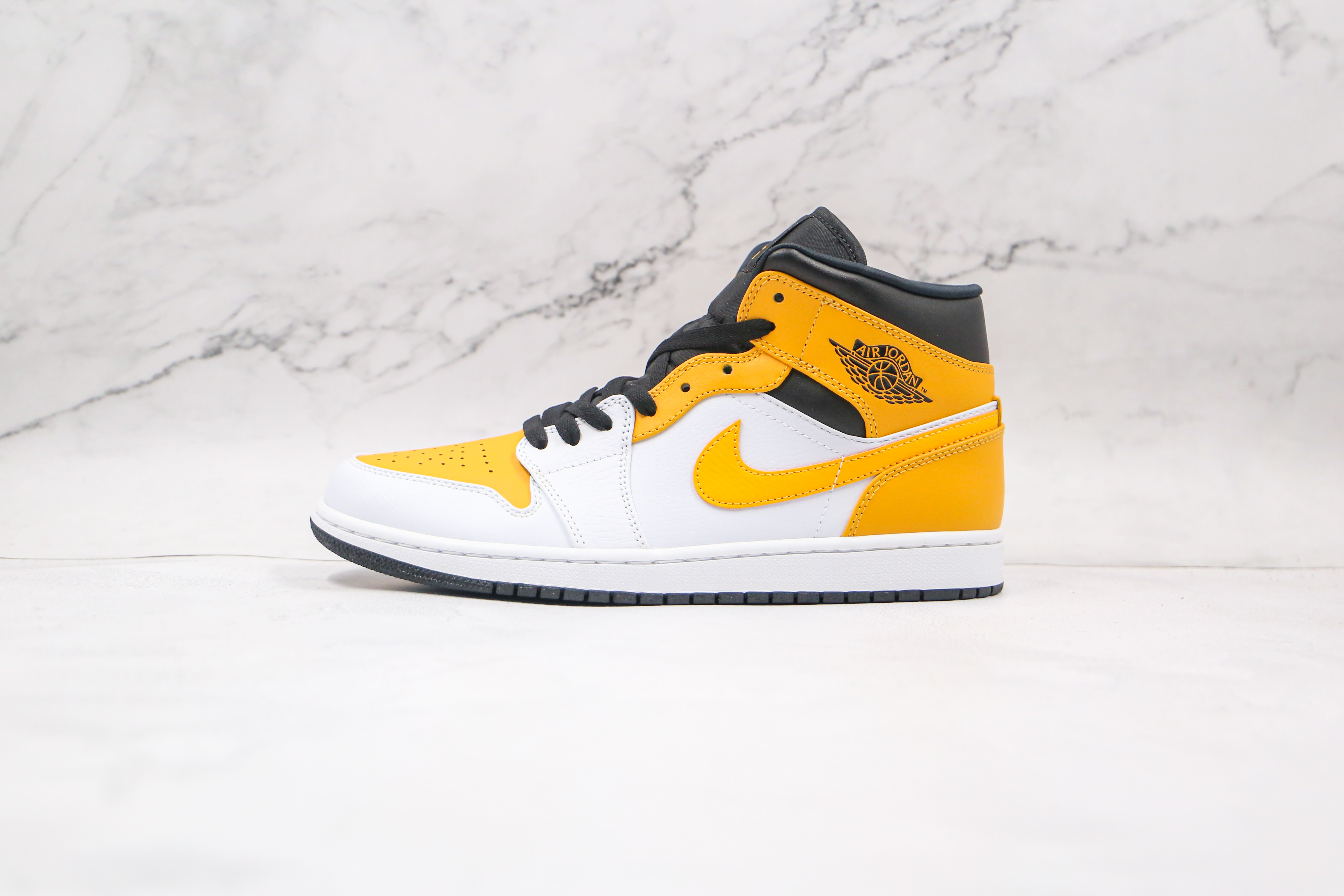 Air Jordan 1 Mid University Gold