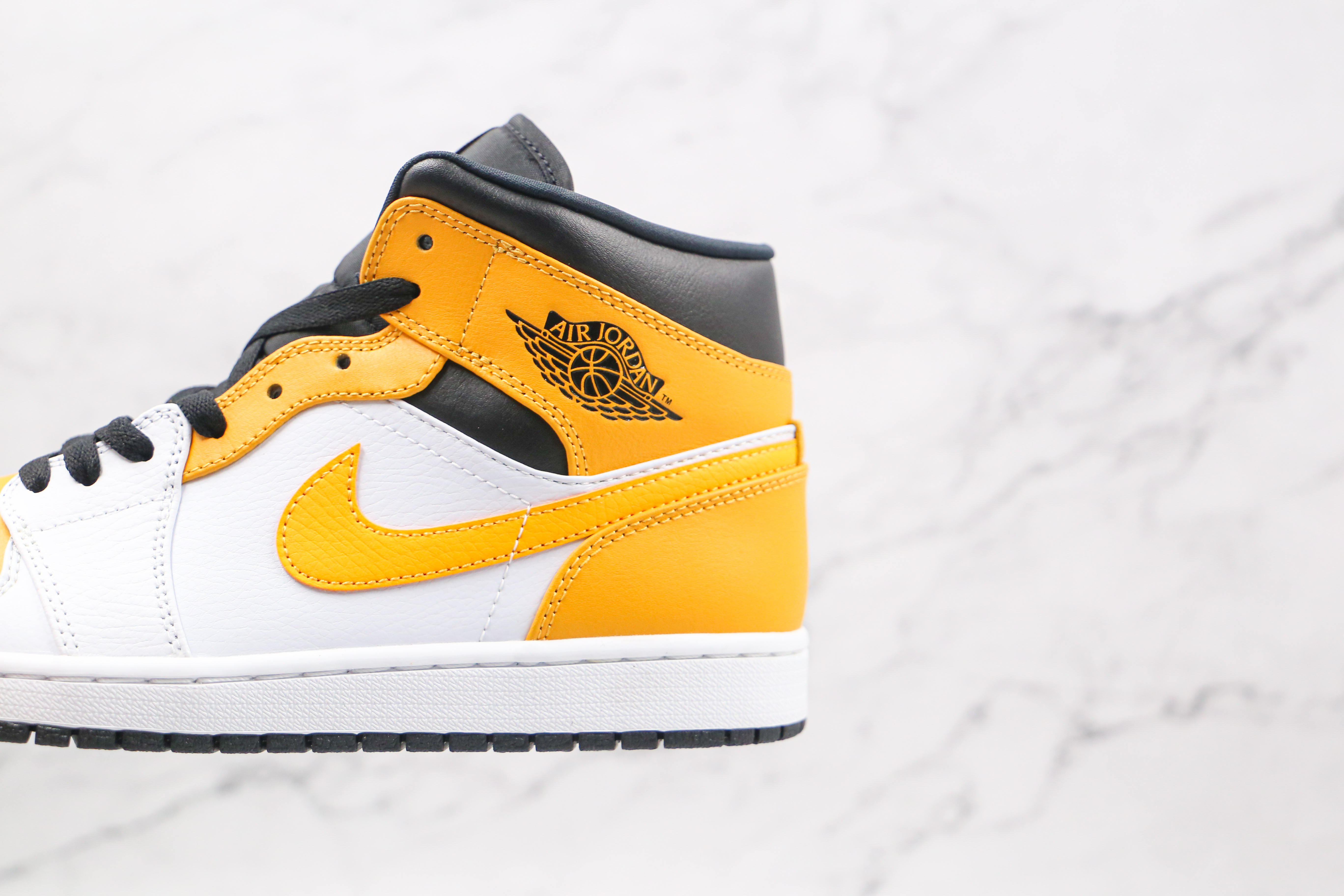 Air Jordan 1 Mid University Gold