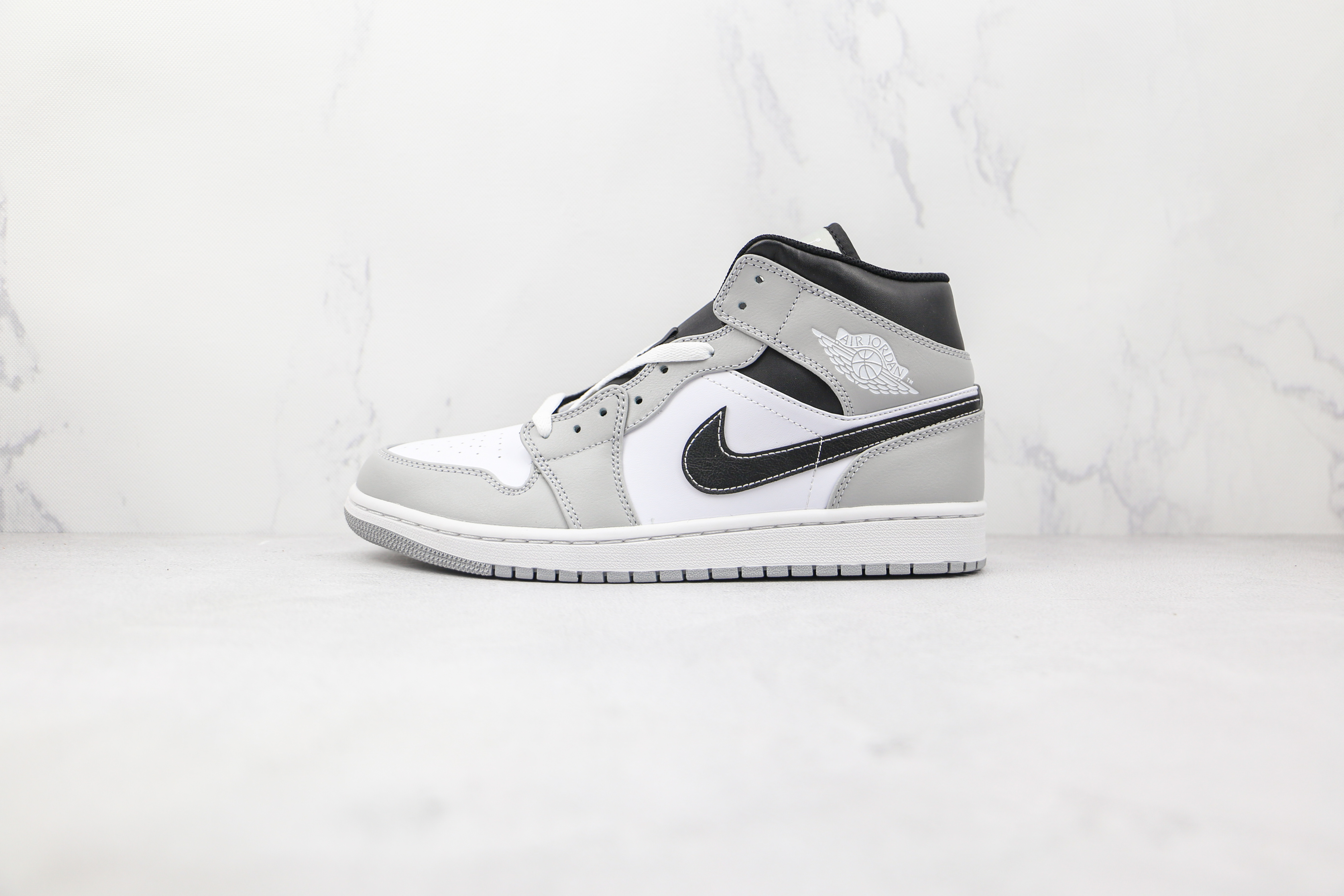 Air Jordan 1 Mid Light Smoke Grey