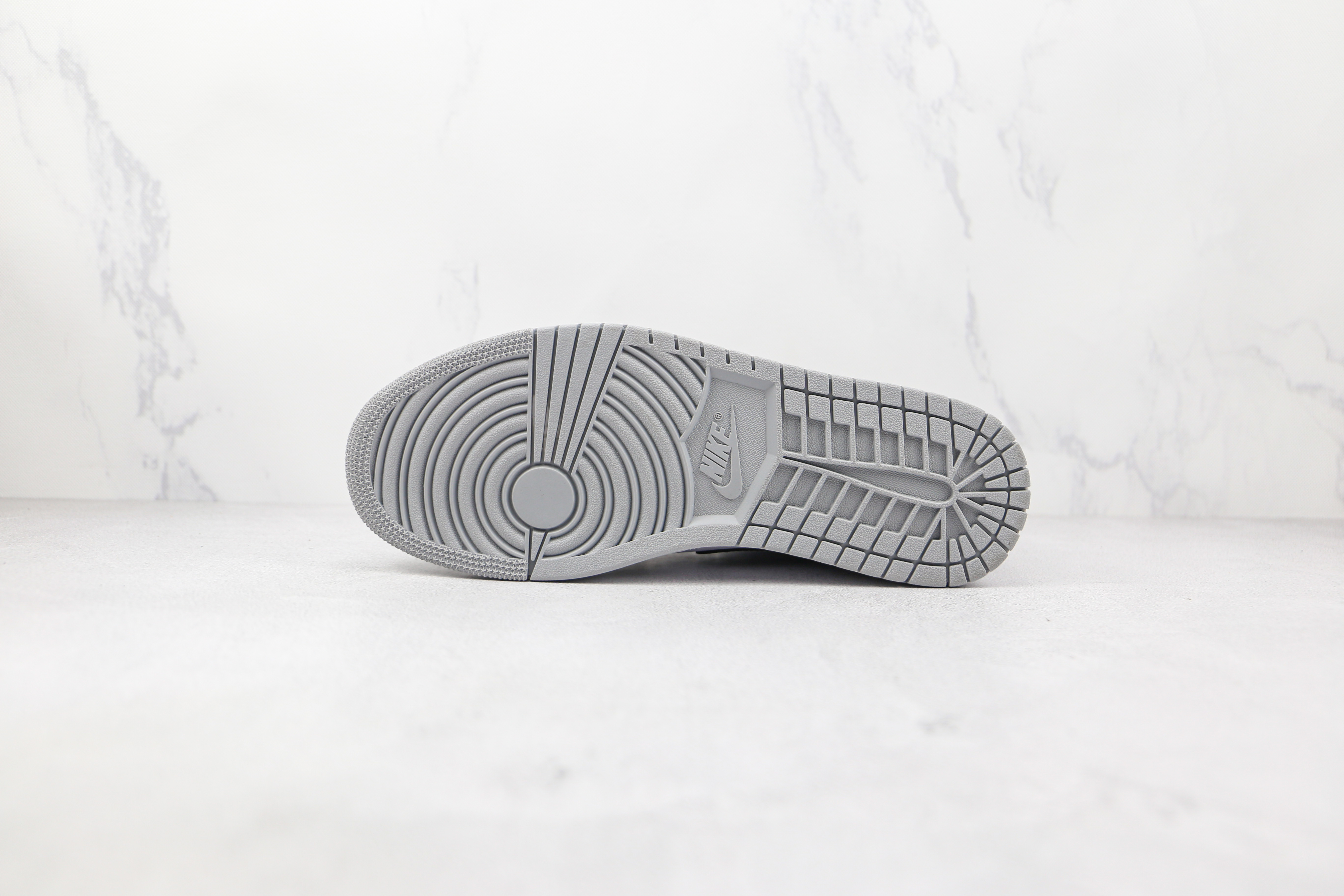 Air Jordan 1 Mid Light Smoke Grey