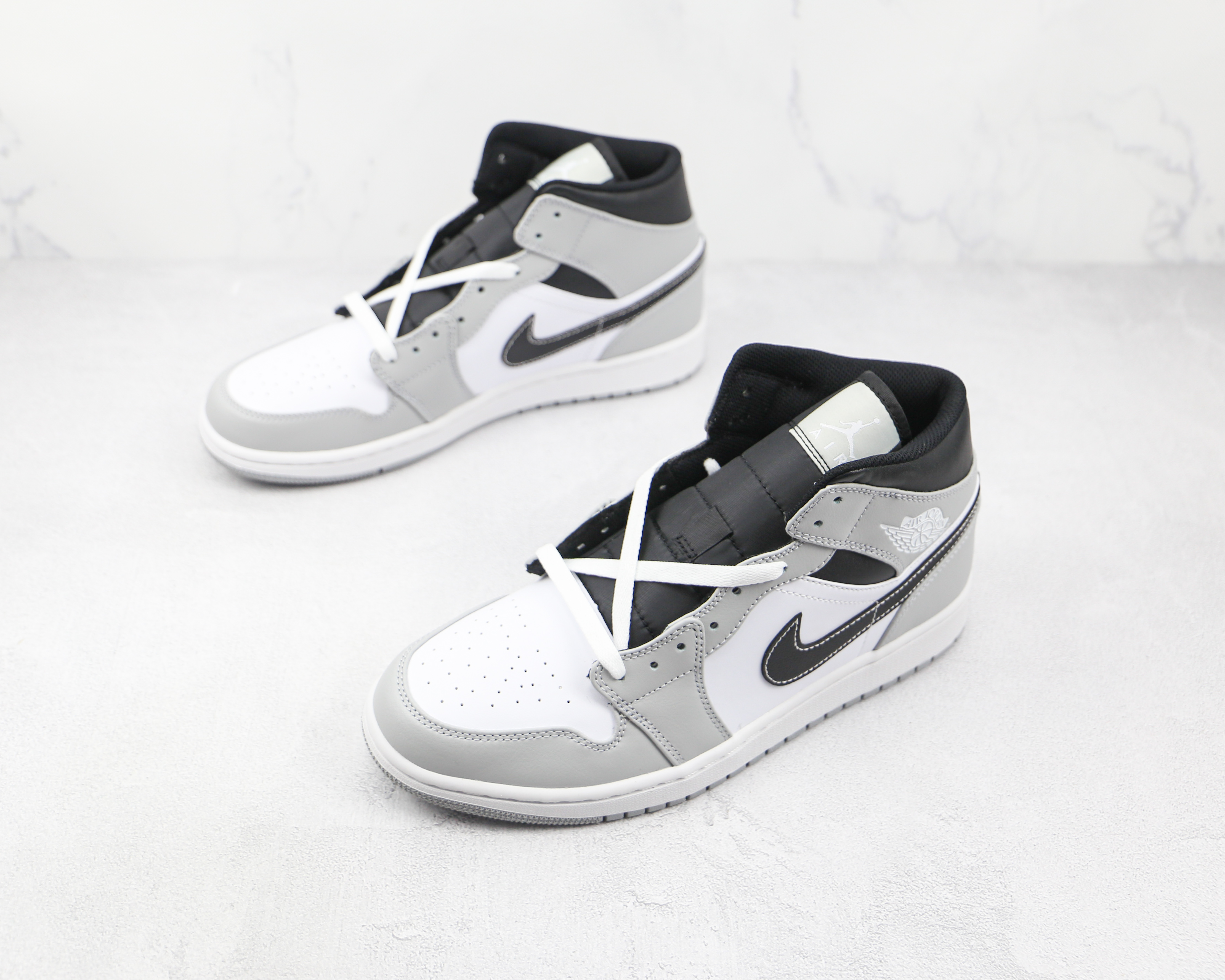 Air Jordan 1 Mid Light Smoke Grey