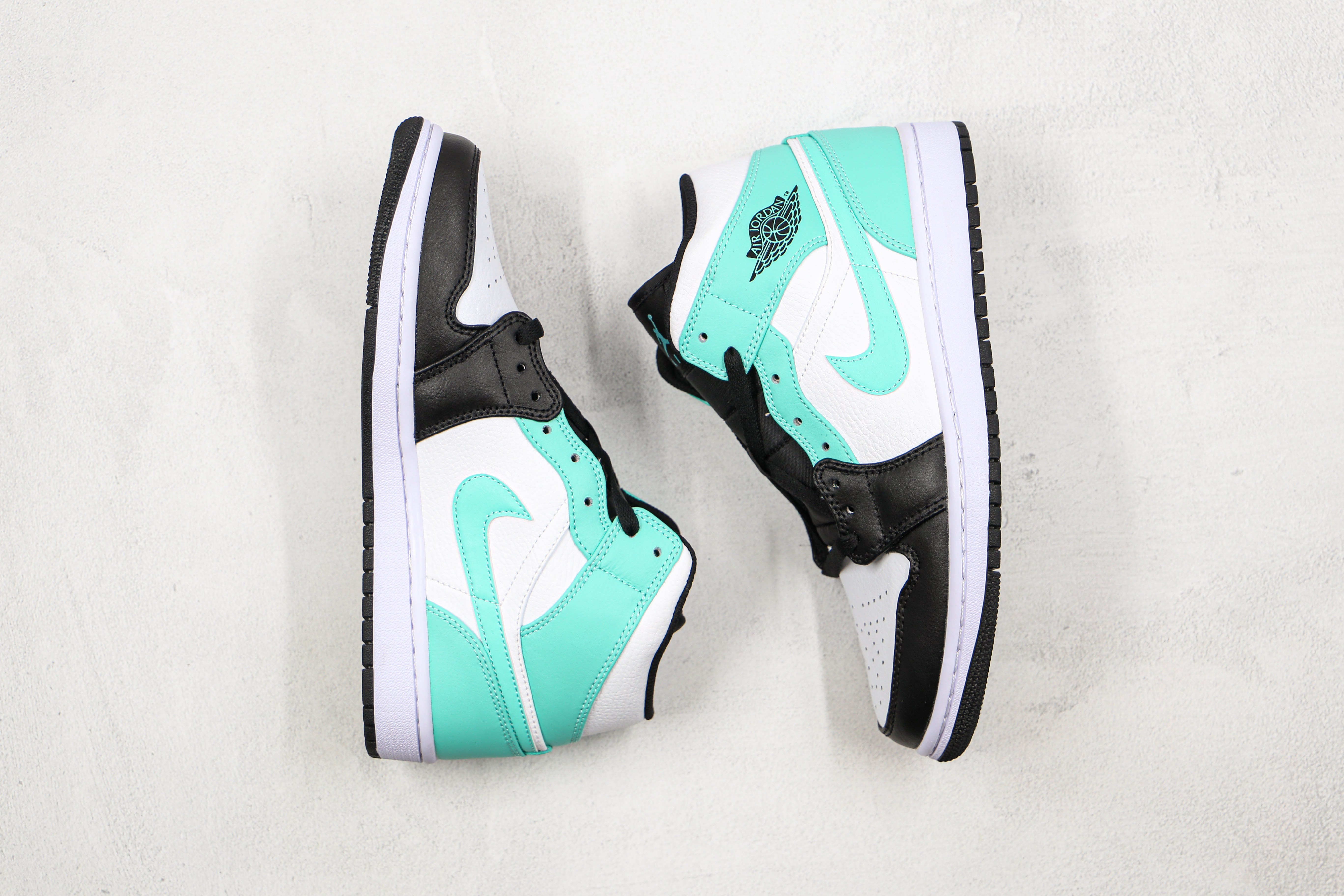 Air Jordan 1 Mid Tropical Twist