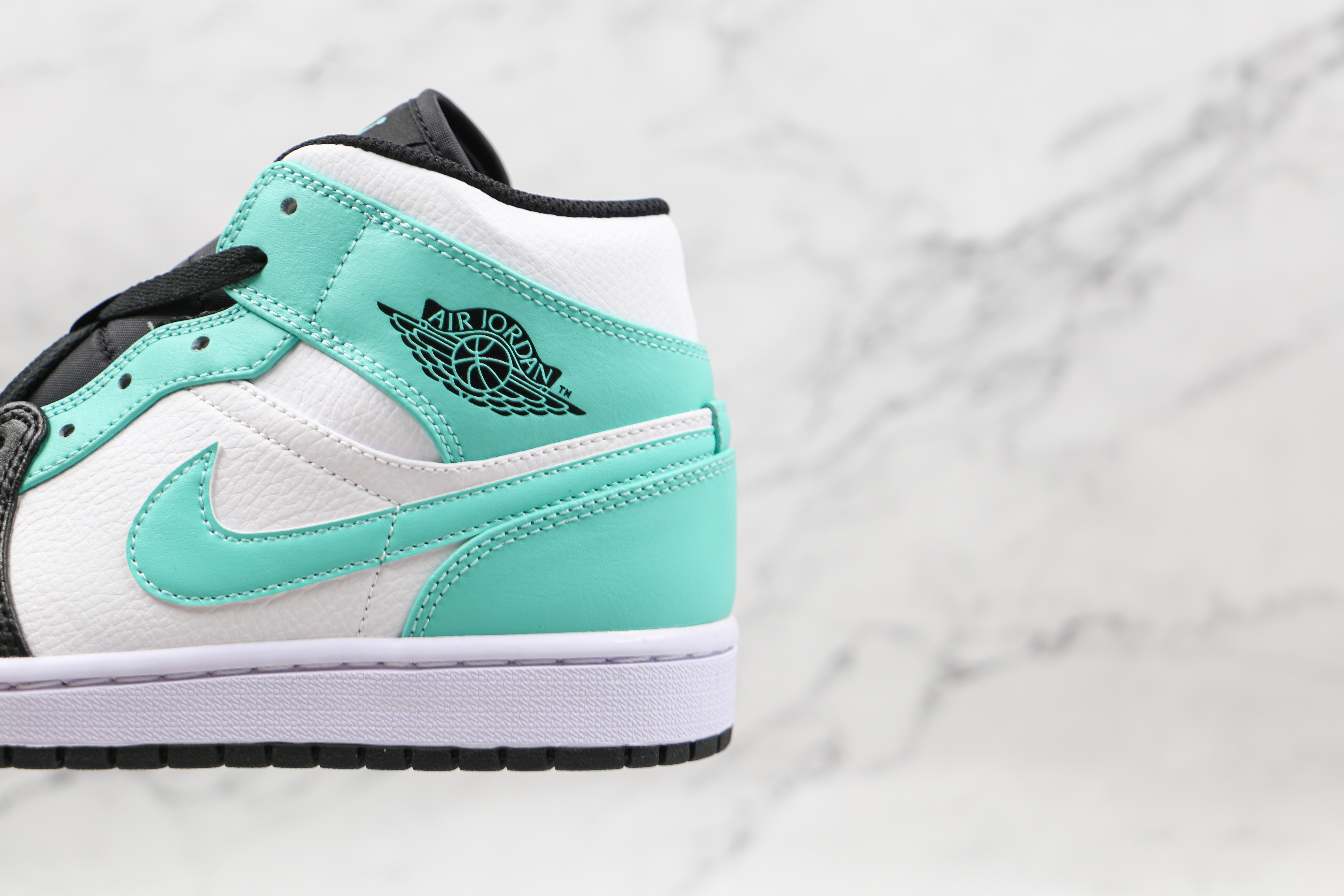 Air Jordan 1 Mid Tropical Twist