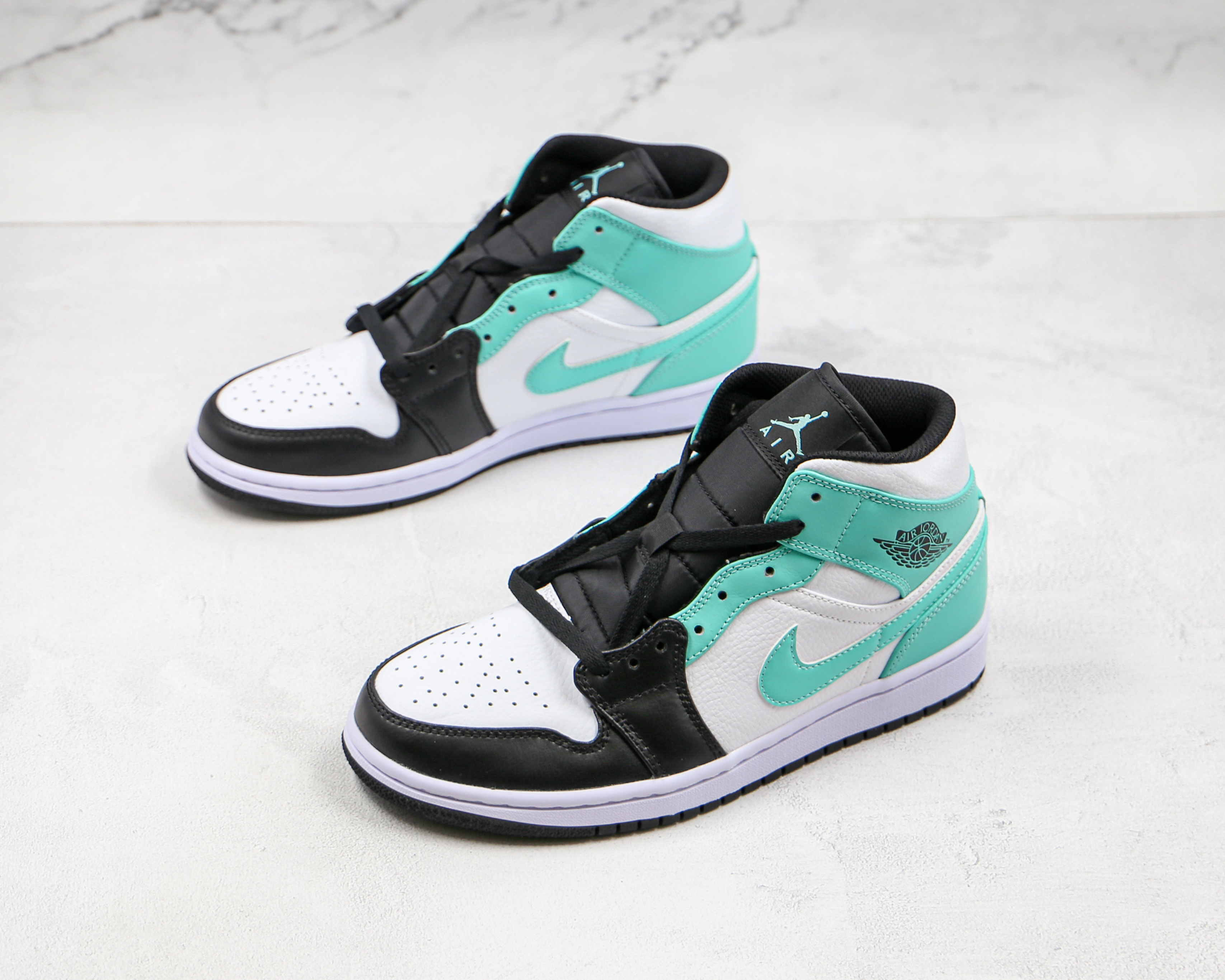 Air Jordan 1 Mid Tropical Twist