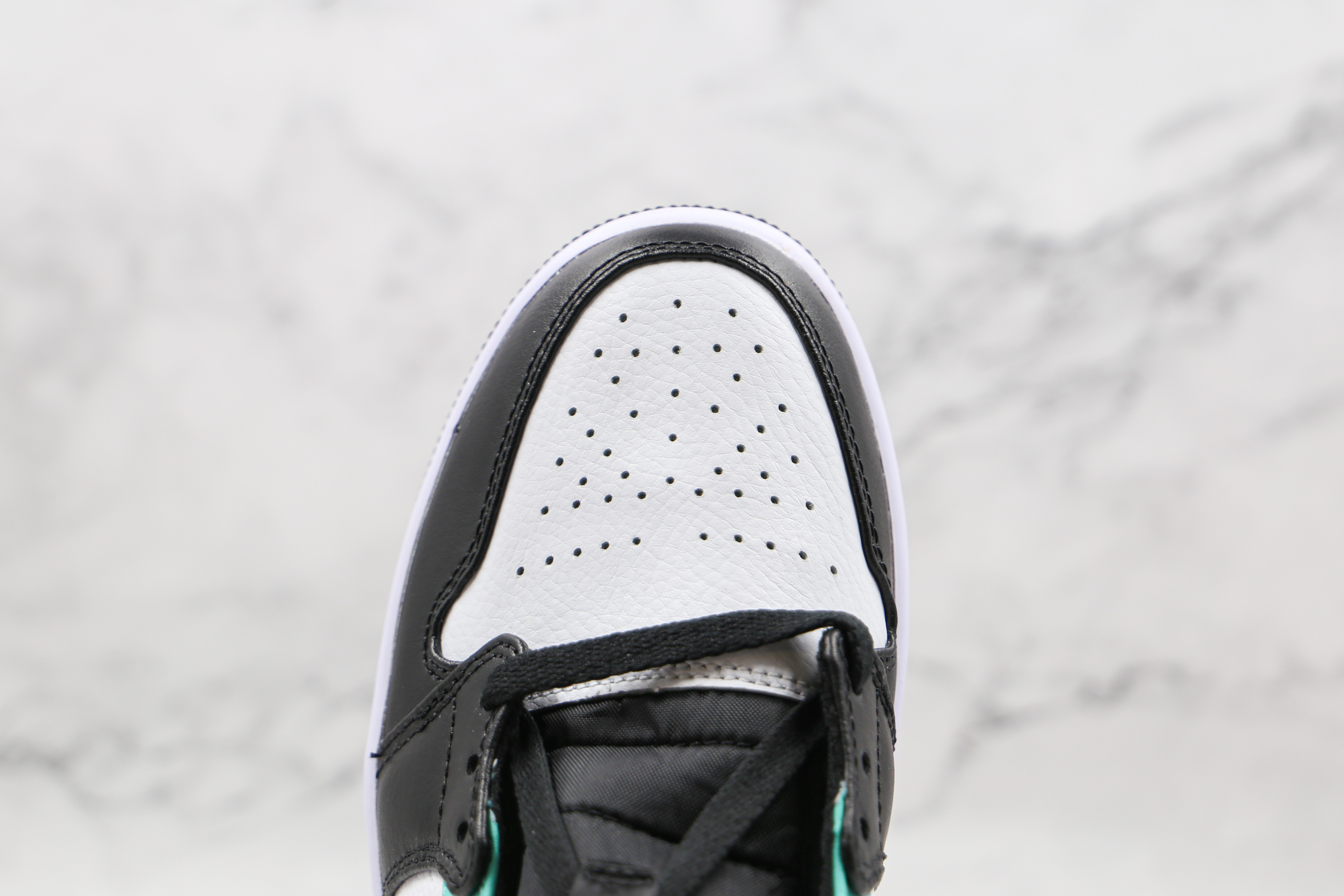 Air Jordan 1 Mid Tropical Twist