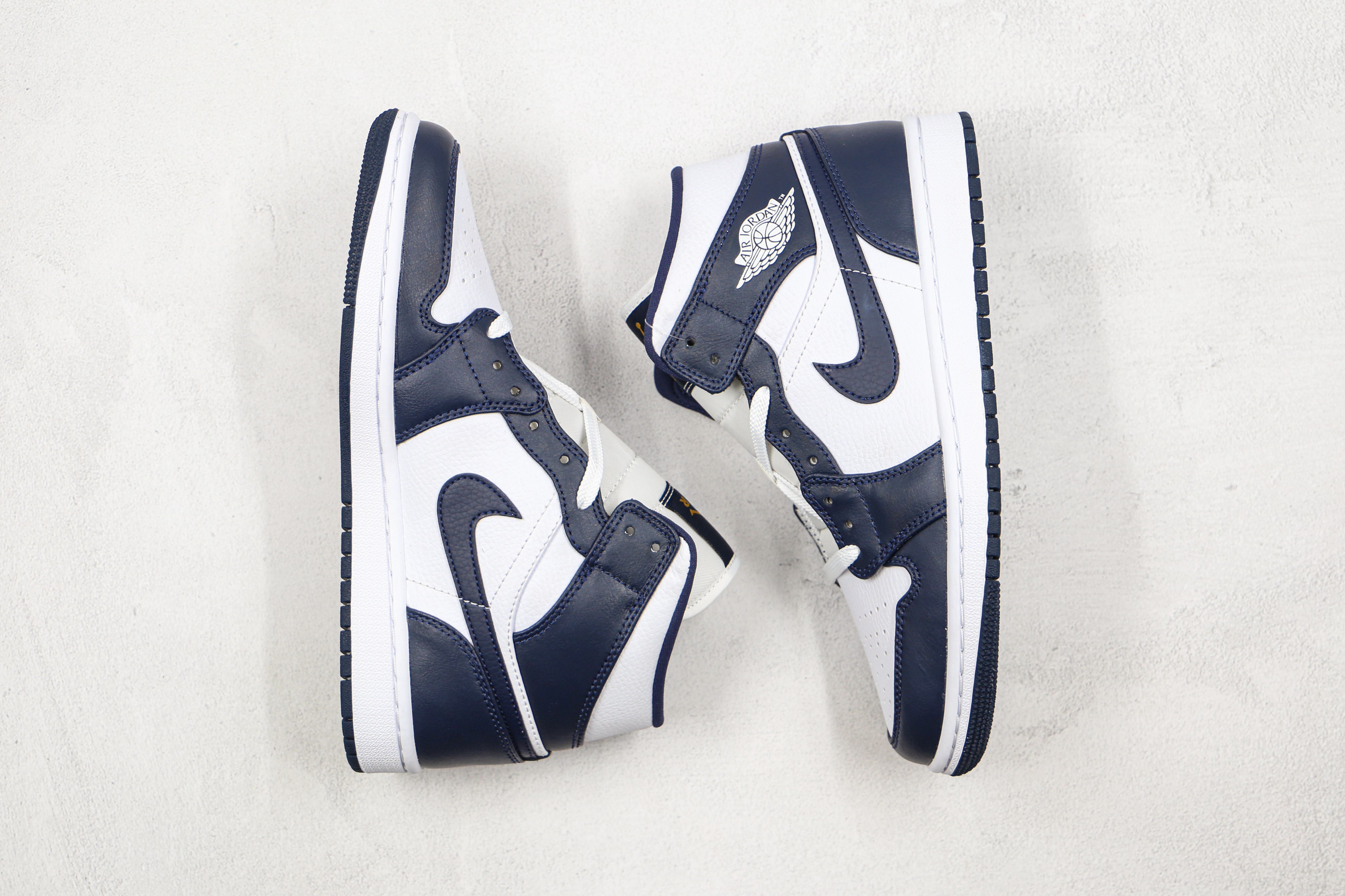 Air Jordan 1 Mid Obsidian