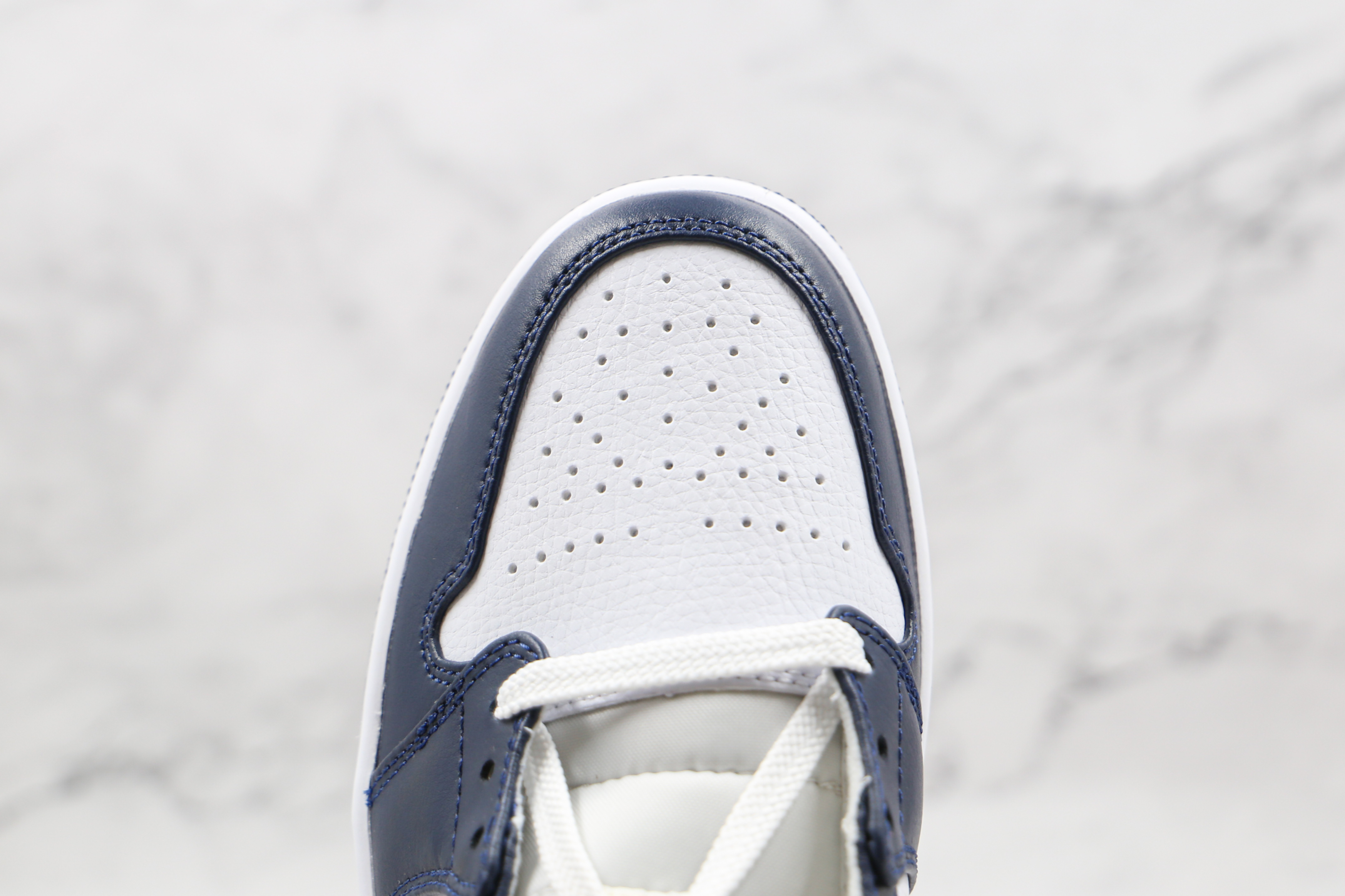 Air Jordan 1 Mid Obsidian