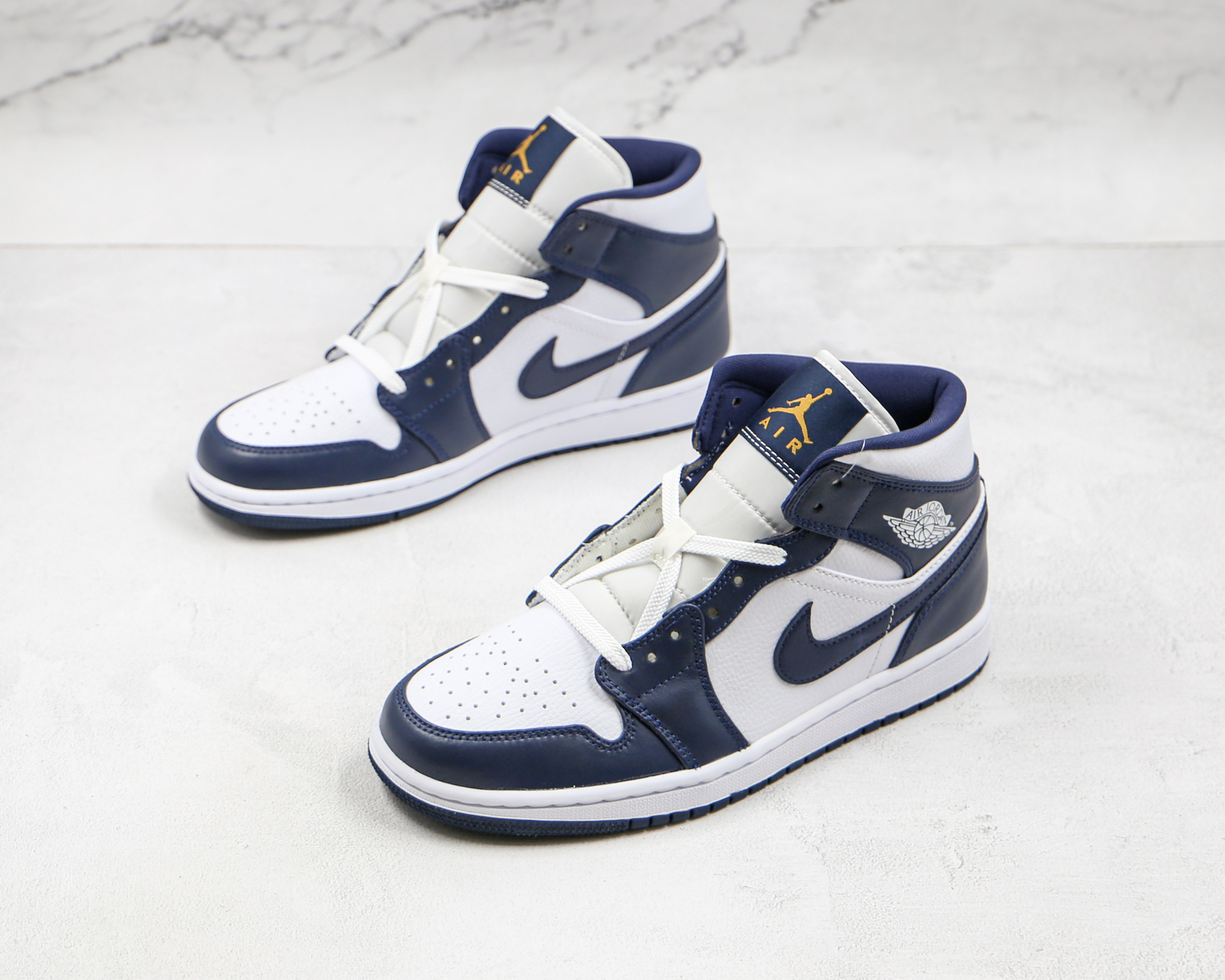 Air Jordan 1 Mid Obsidian