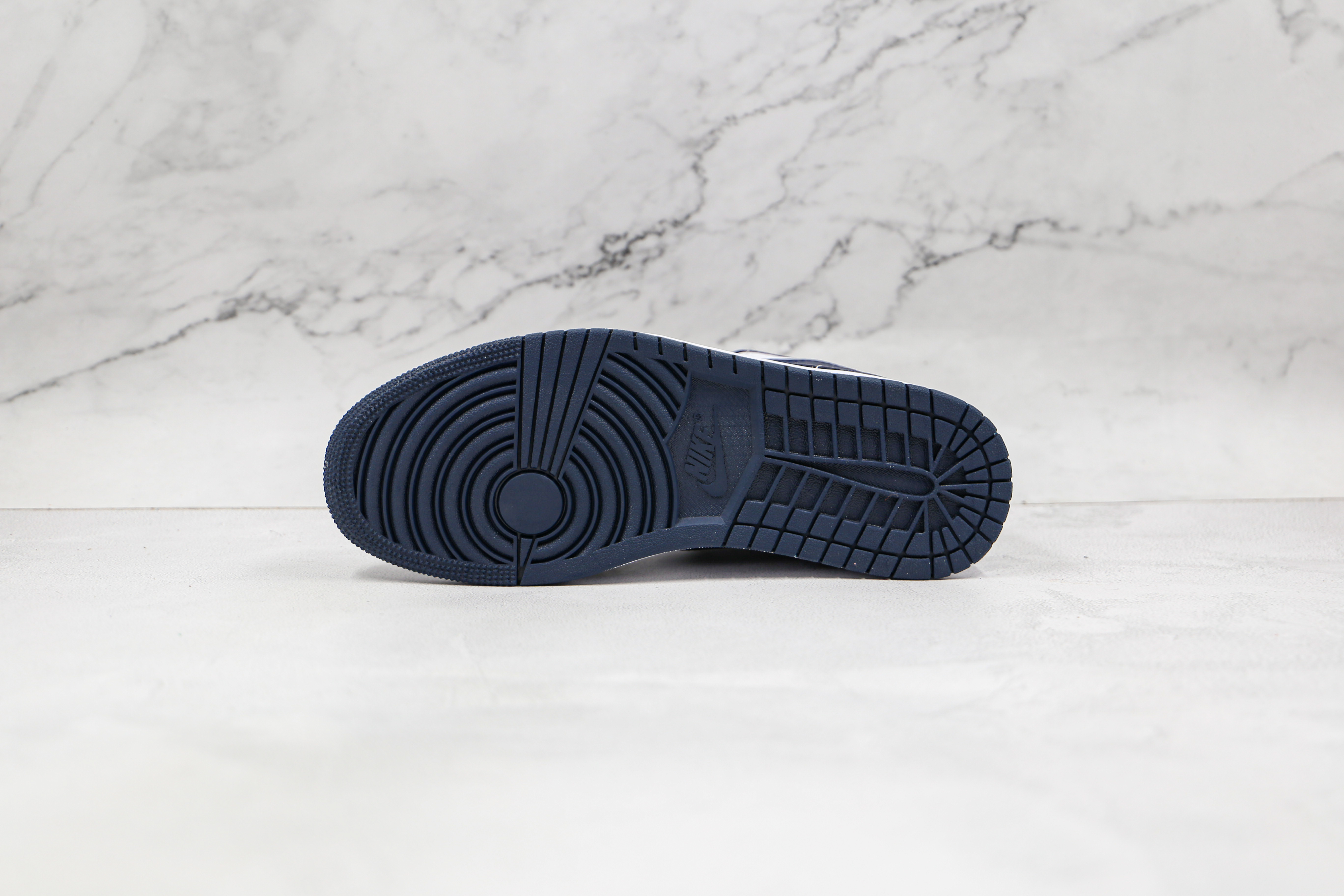 Air Jordan 1 Mid Obsidian