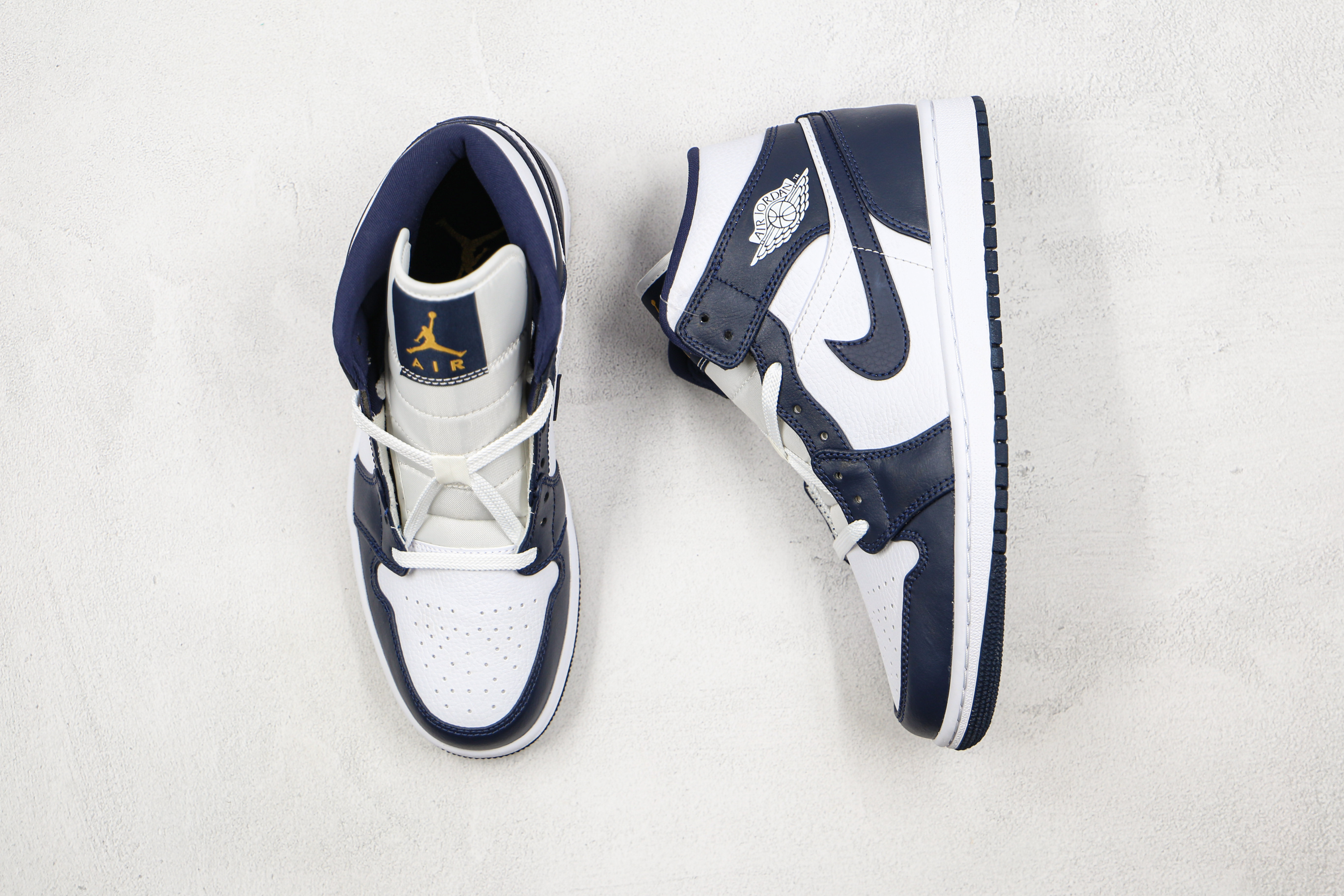 Air Jordan 1 Mid Obsidian