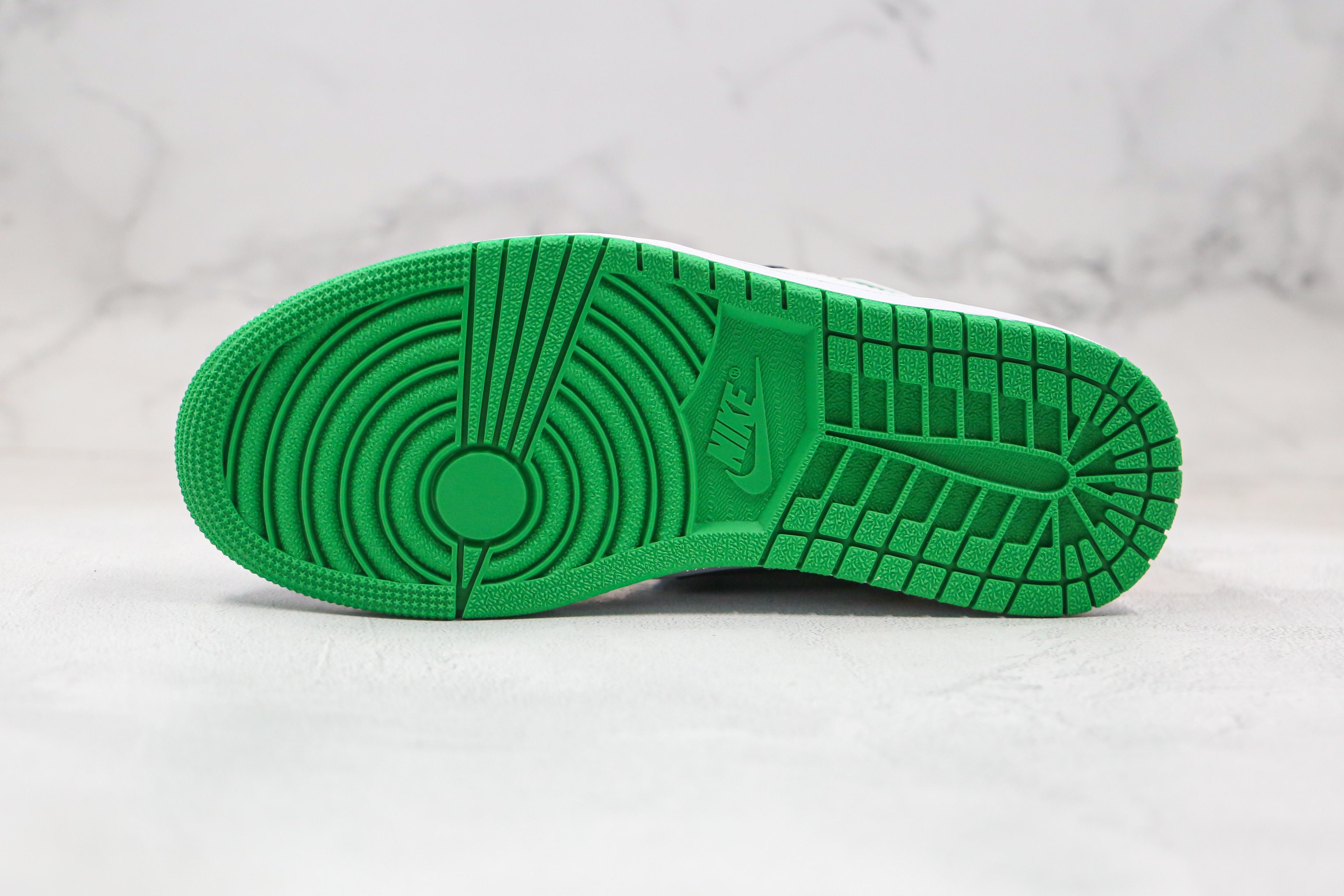 Air Jordan 1 White, orange and Green