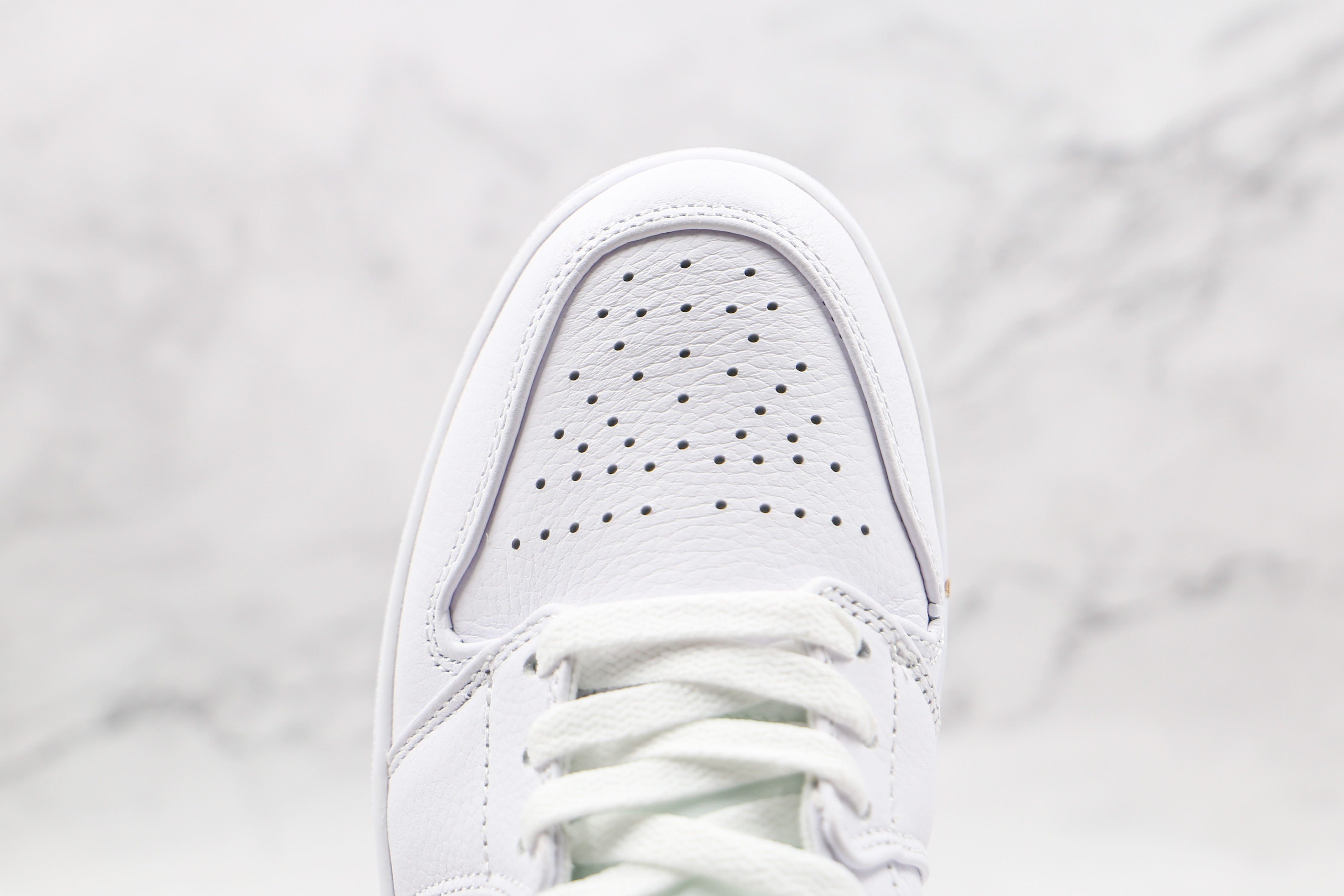 Air Jordan 1 Mid White