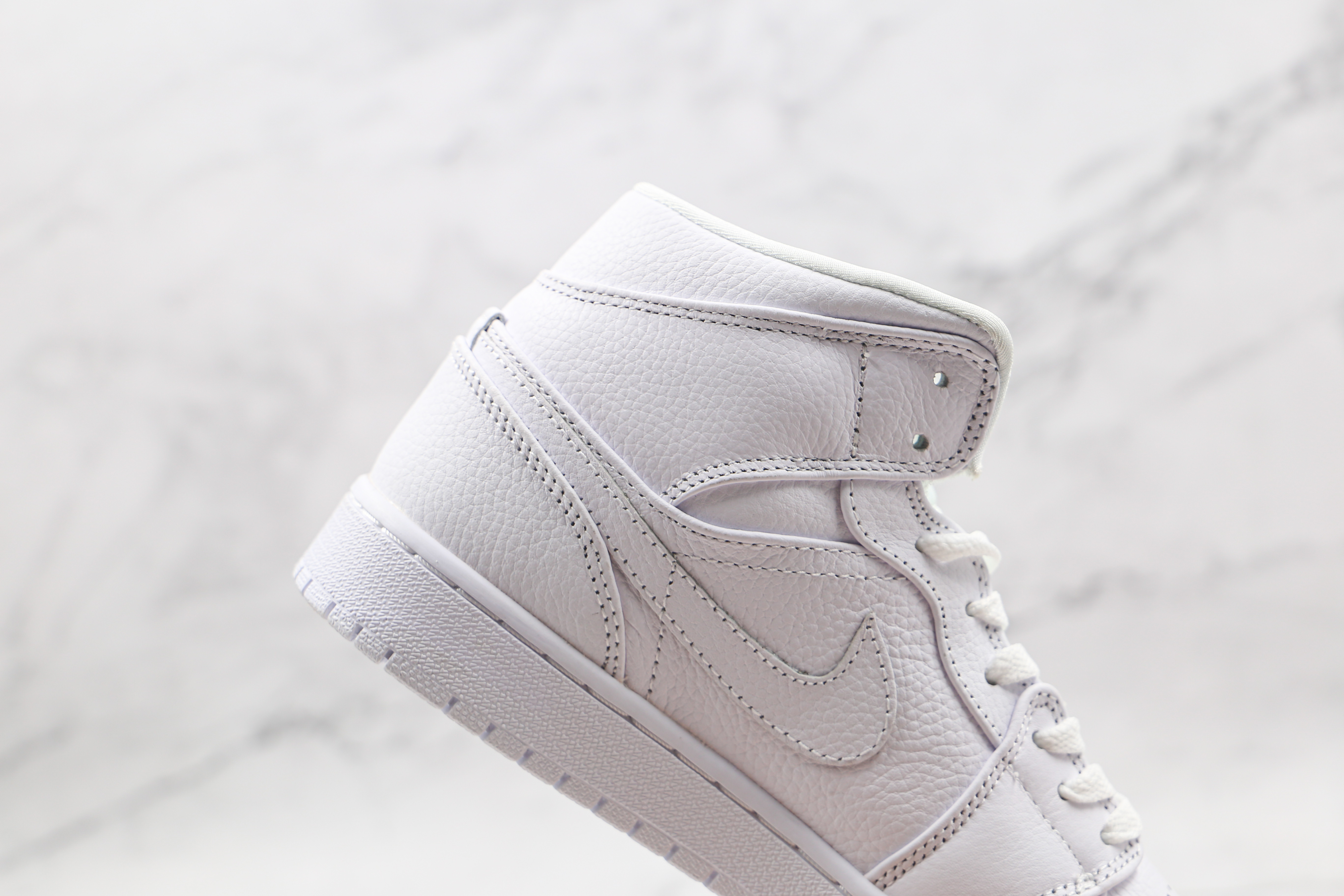 Air Jordan 1 Mid White