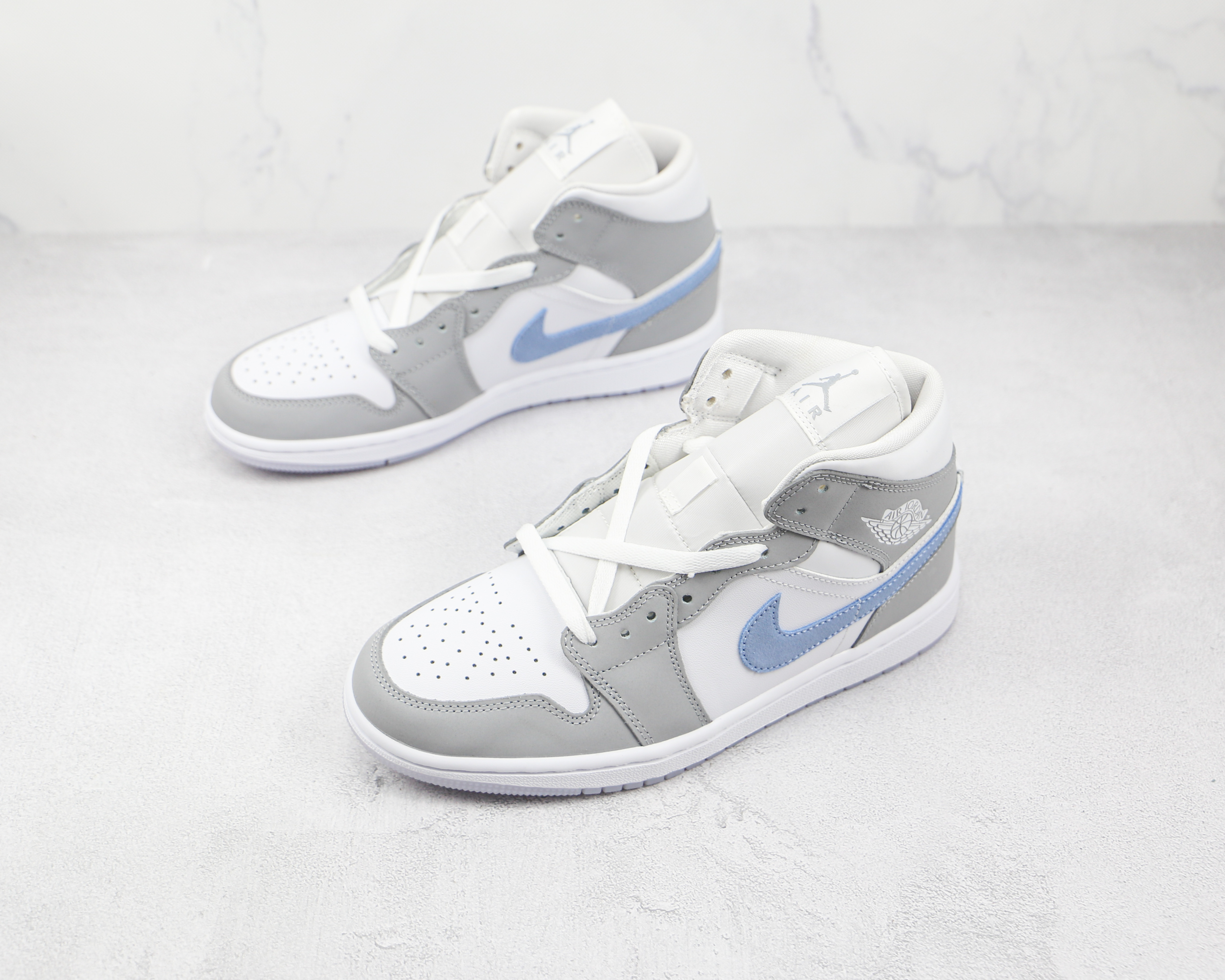 Air Jordan 1 Mid Wolf Grey Aluminum