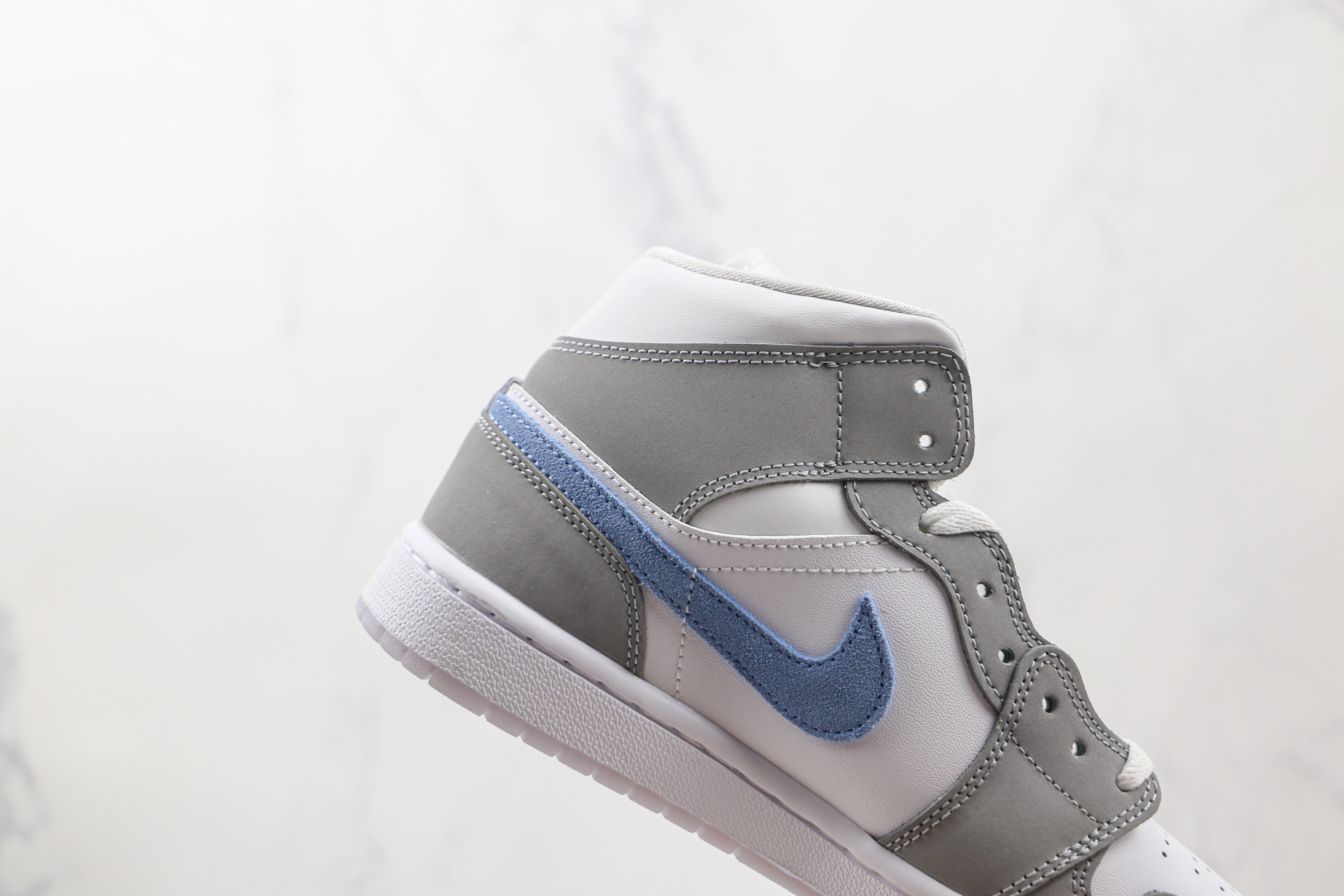 Air Jordan 1 Mid Wolf Grey Aluminum