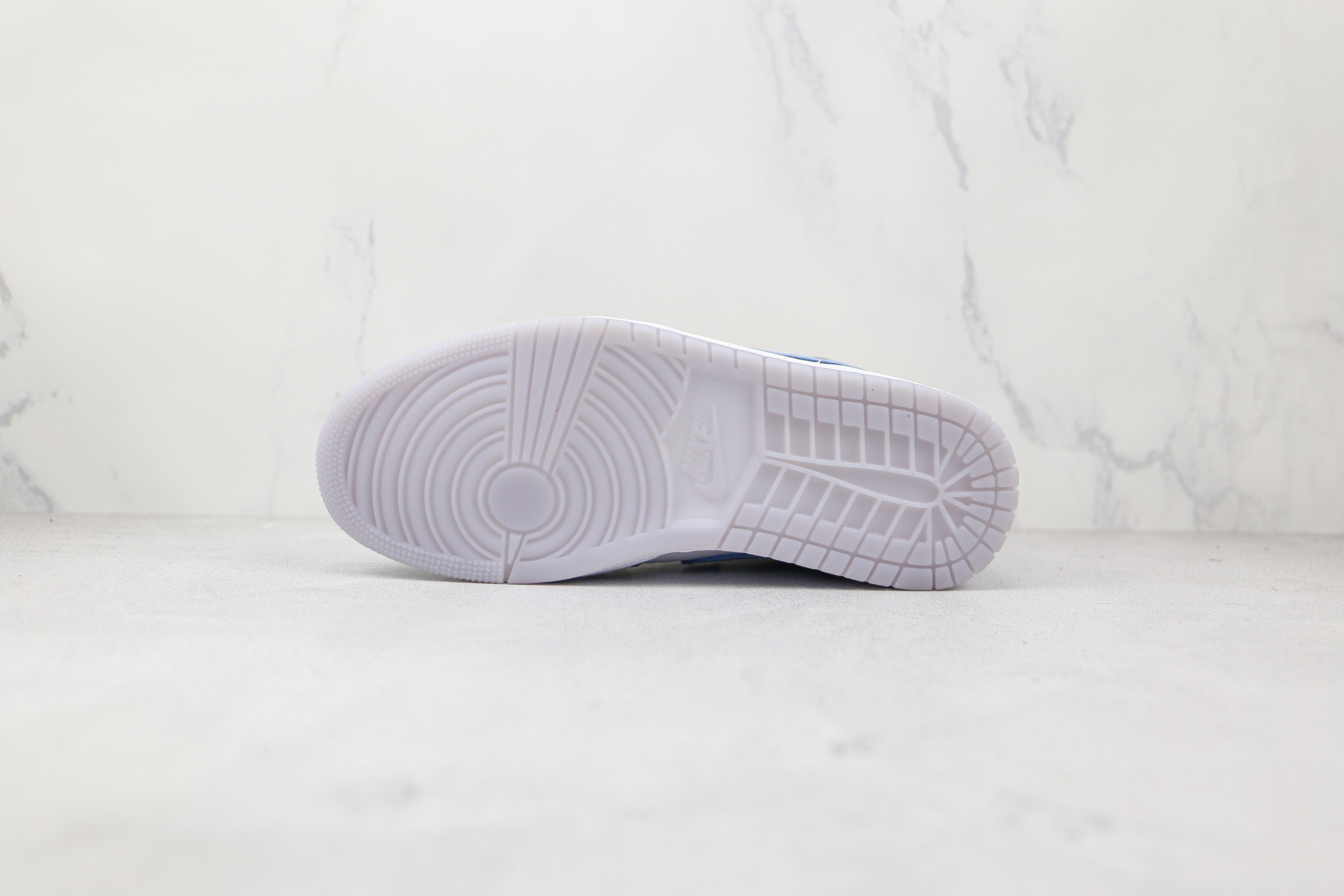 Air Jordan 1 Mid Wolf Grey Aluminum