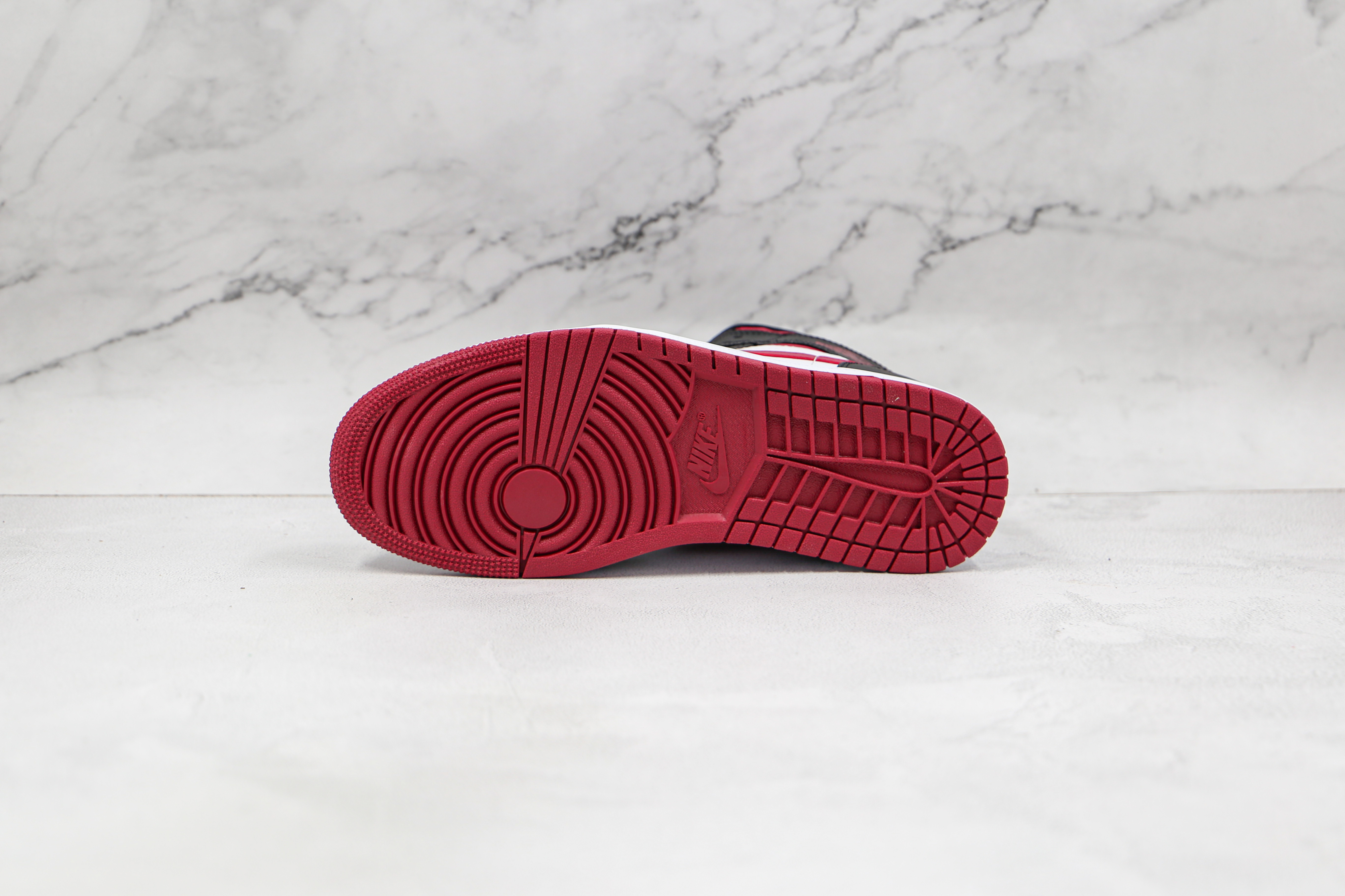 Air Jordan 1 Mid Bred Toe