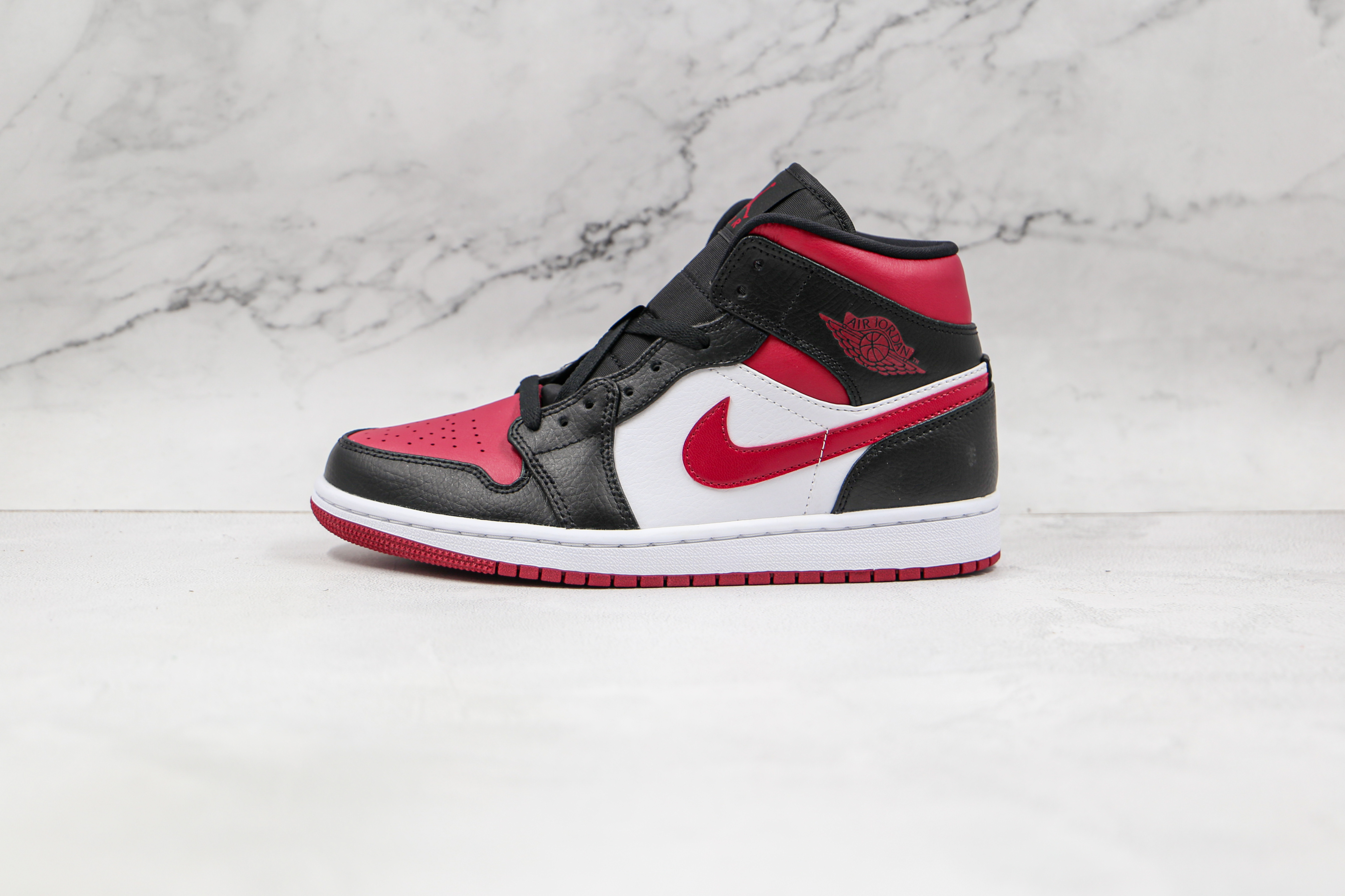 Air Jordan 1 Mid Bred Toe