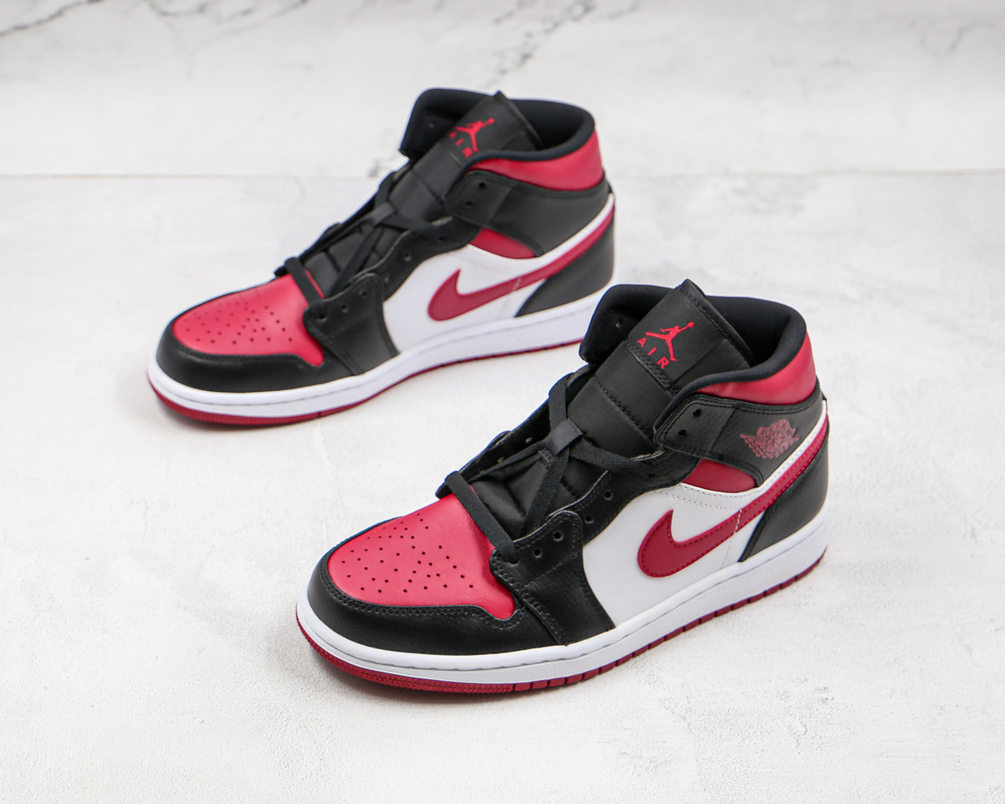 Air Jordan 1 Mid Bred Toe