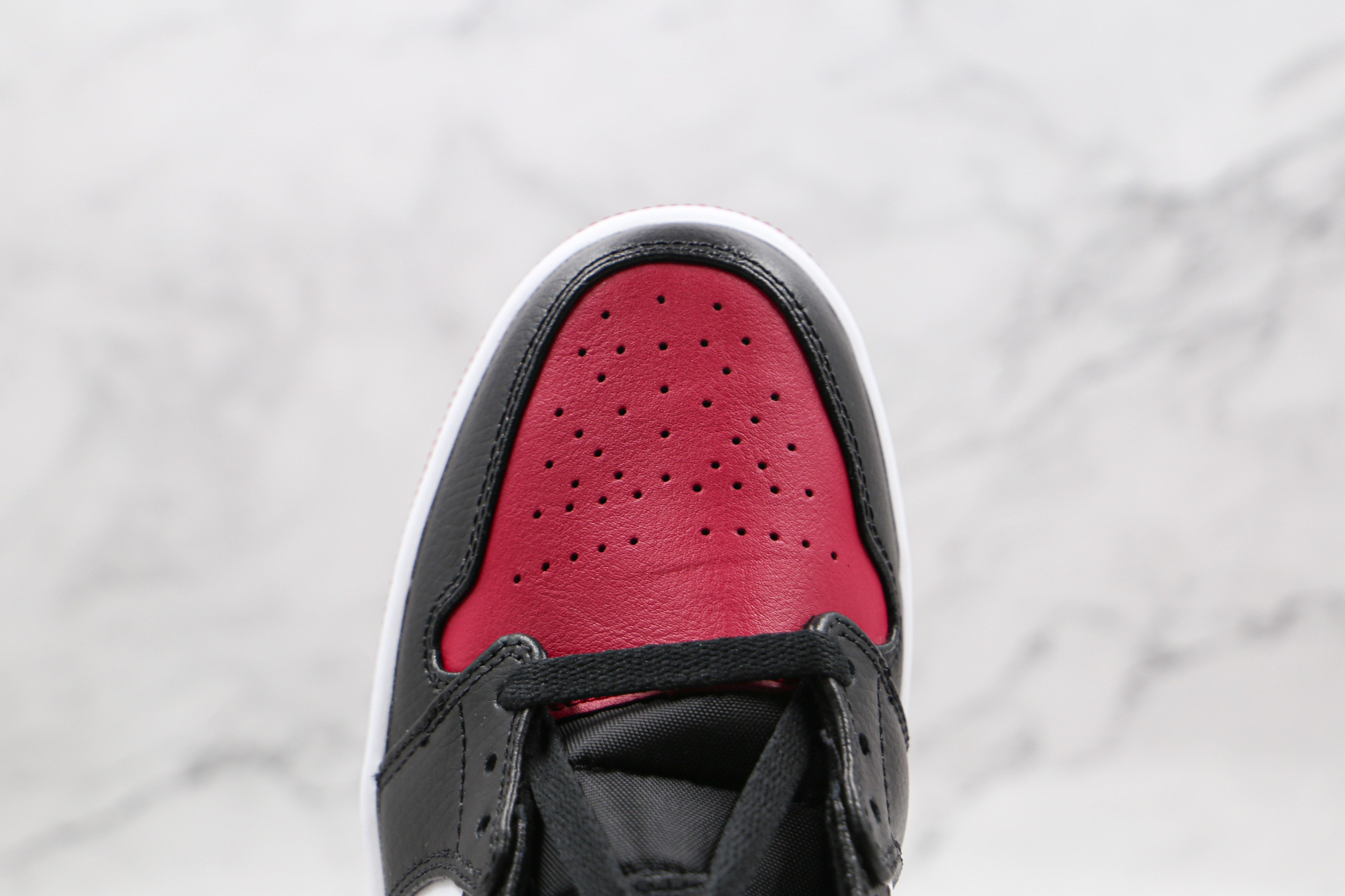 Air Jordan 1 Mid Bred Toe