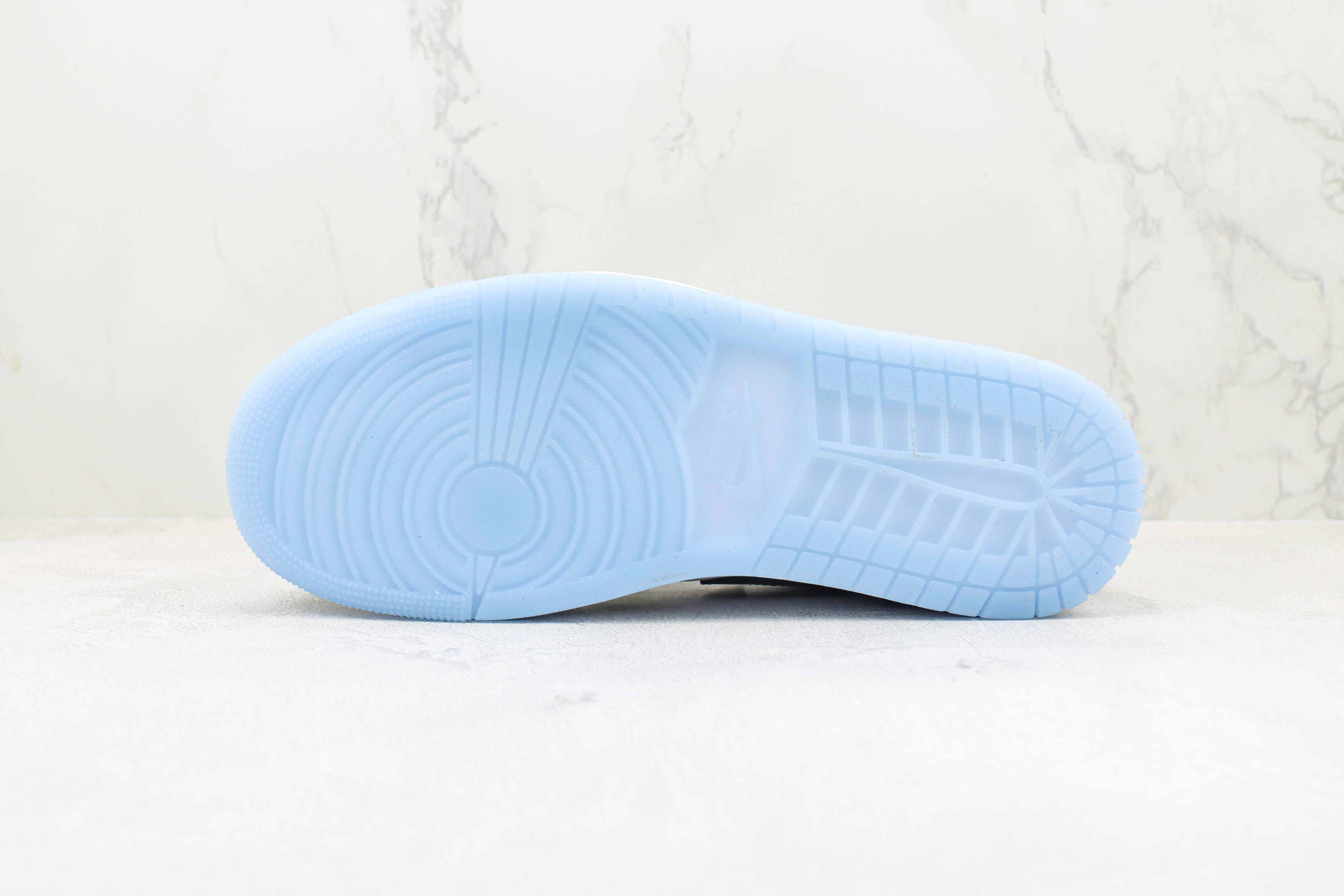 Air Jordan 1 Low “Concord”