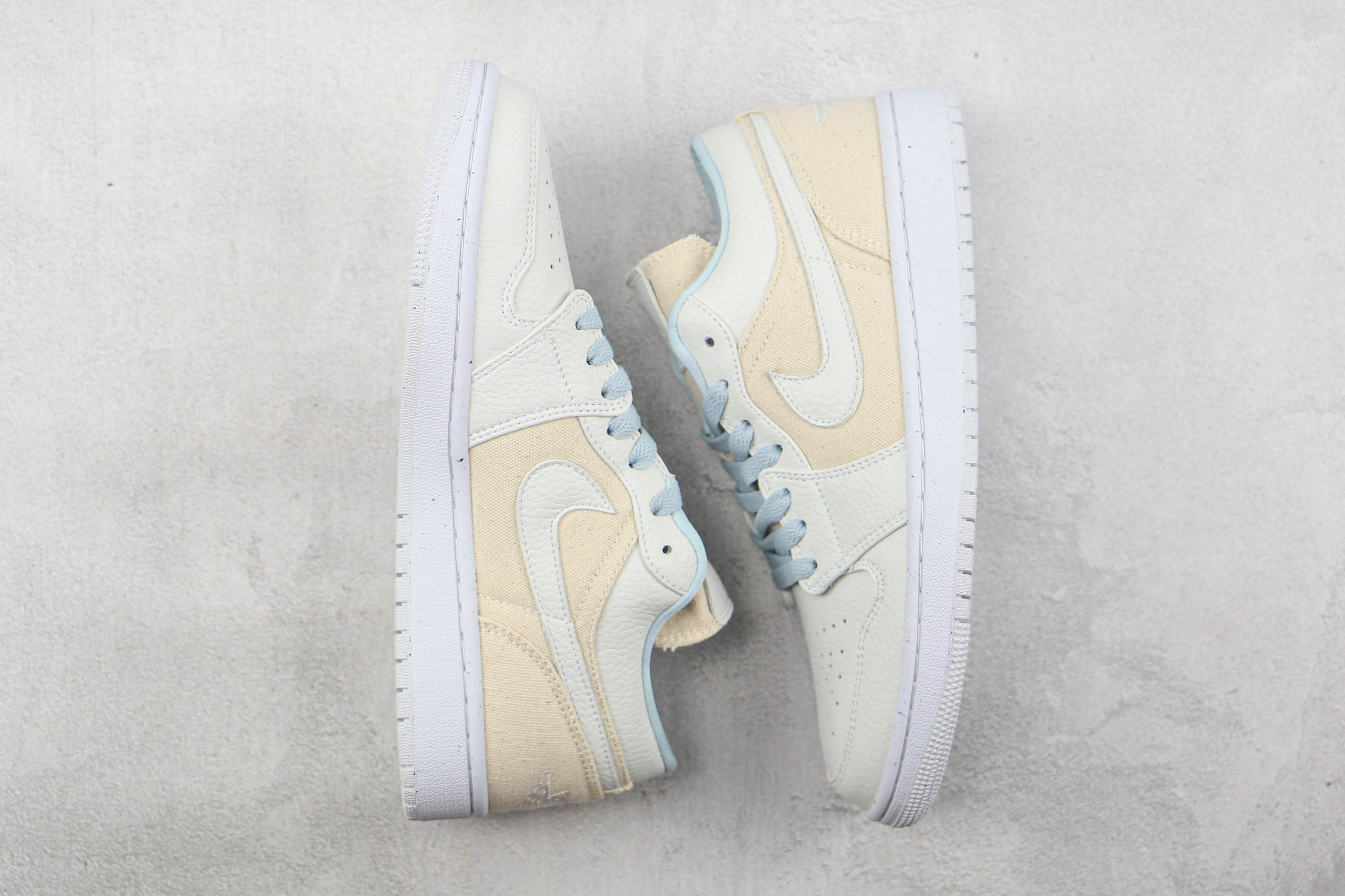 Air Jordan 1 Low Canvas