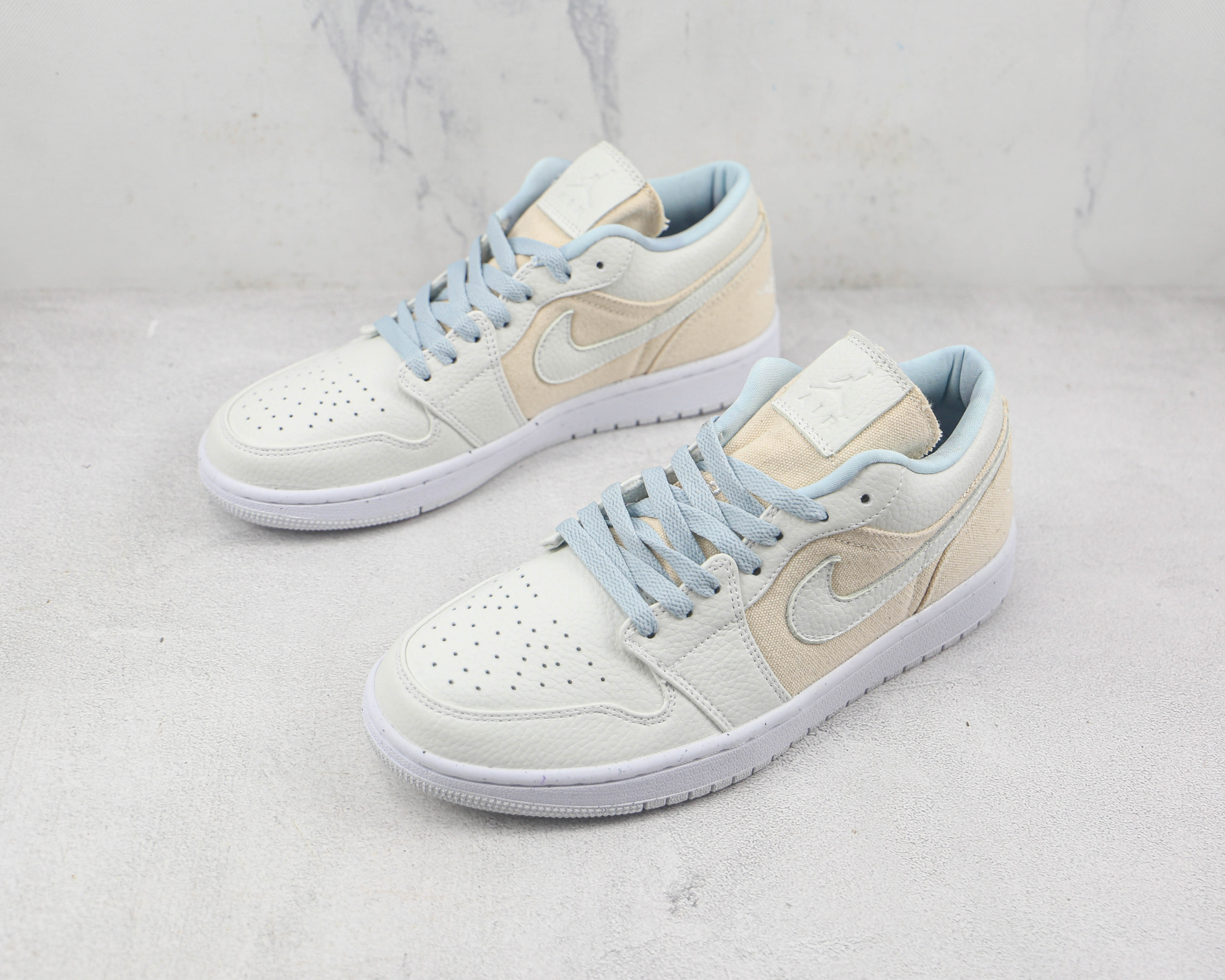 Air Jordan 1 Low Canvas