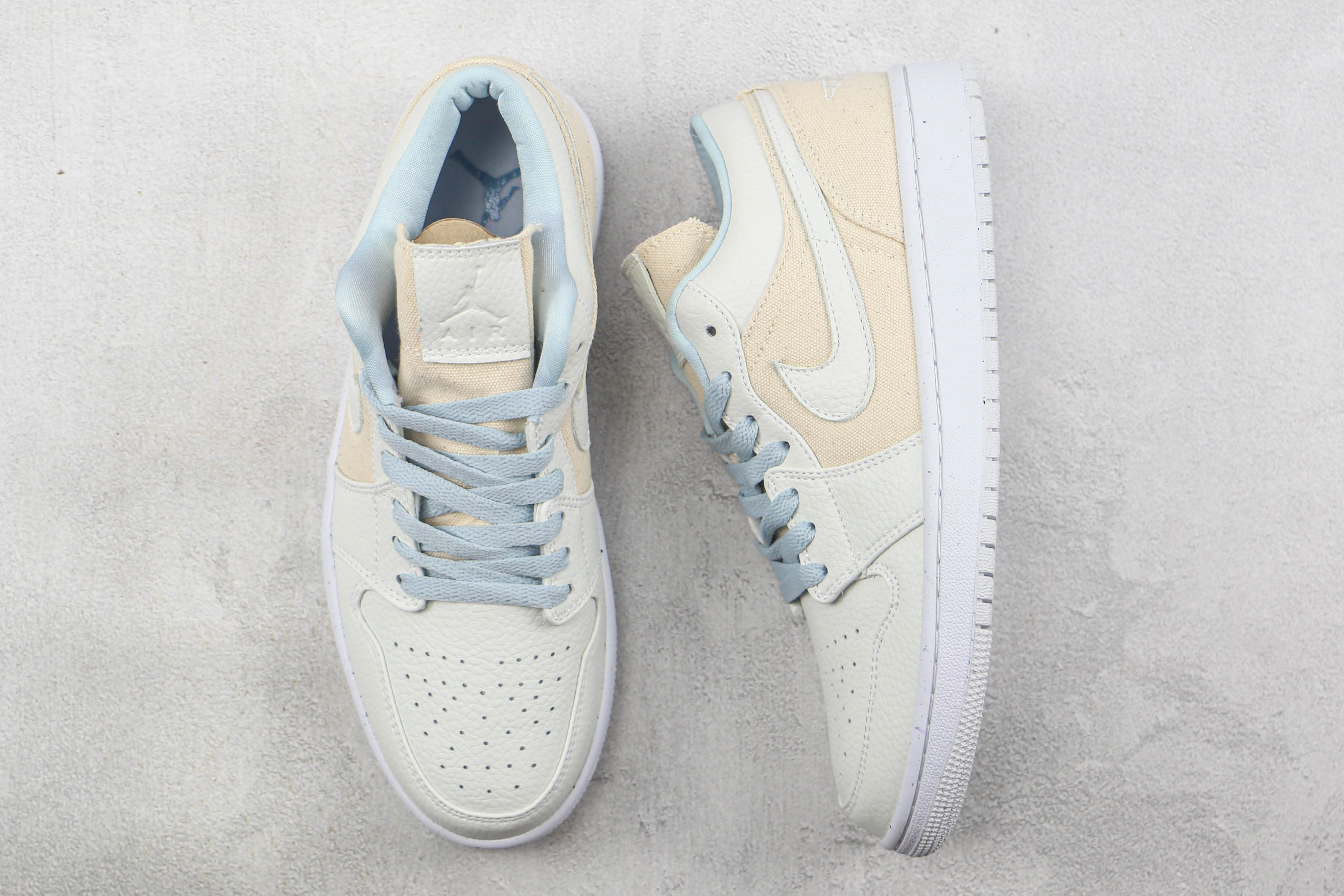 Air Jordan 1 Low Canvas